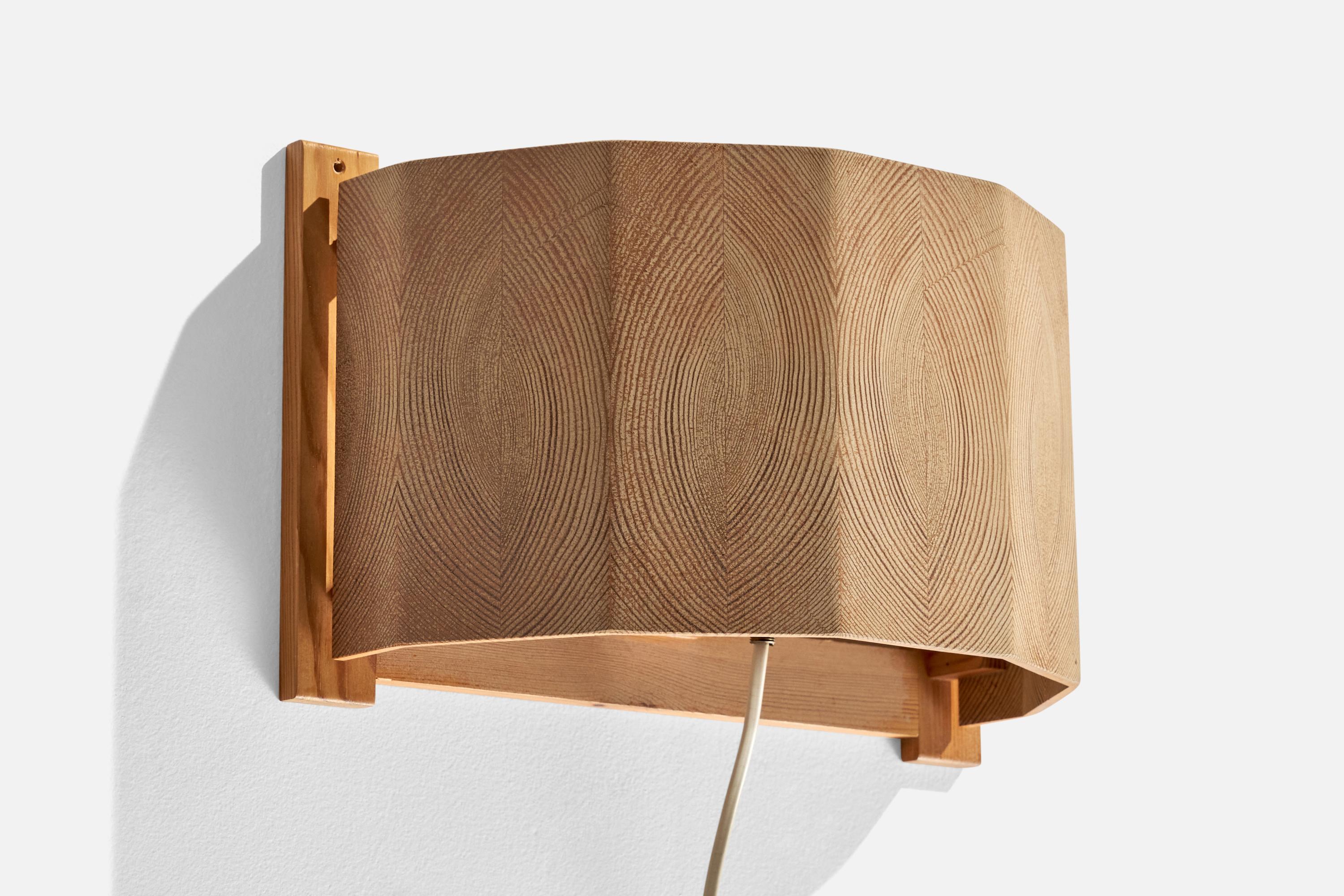 Suédois Designer suédois, lampes murales, pin, Suède, années 1970 en vente