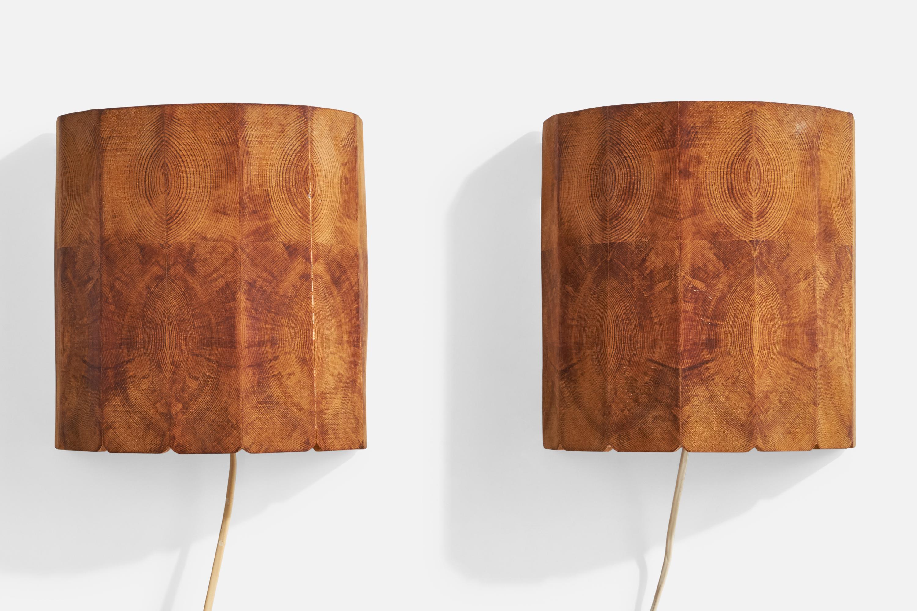 Swedish Designer, Wall Lights, Pine, Sweden, 1970s en Bueno estado para la venta en High Point, NC