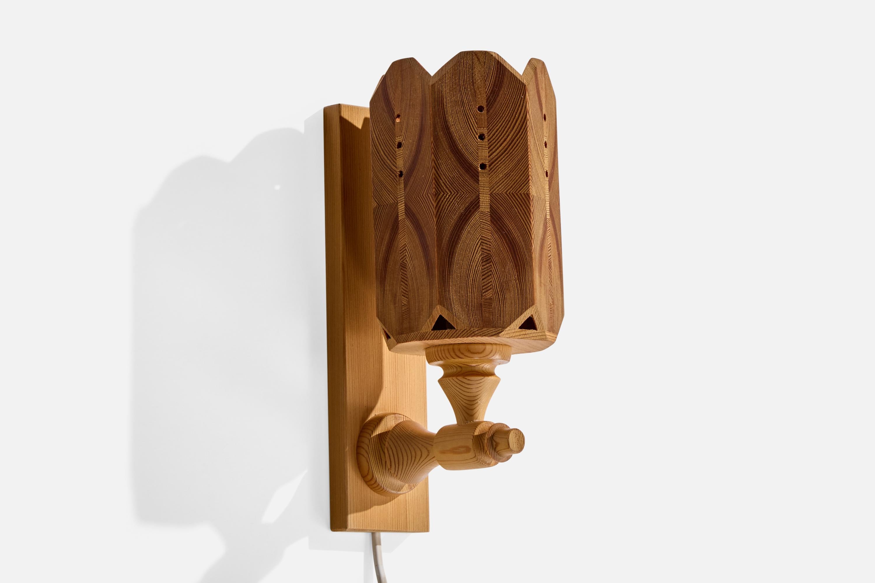 Suédois Swedish Designer, Wall Lights, Pine, Sweden, 1970s en vente