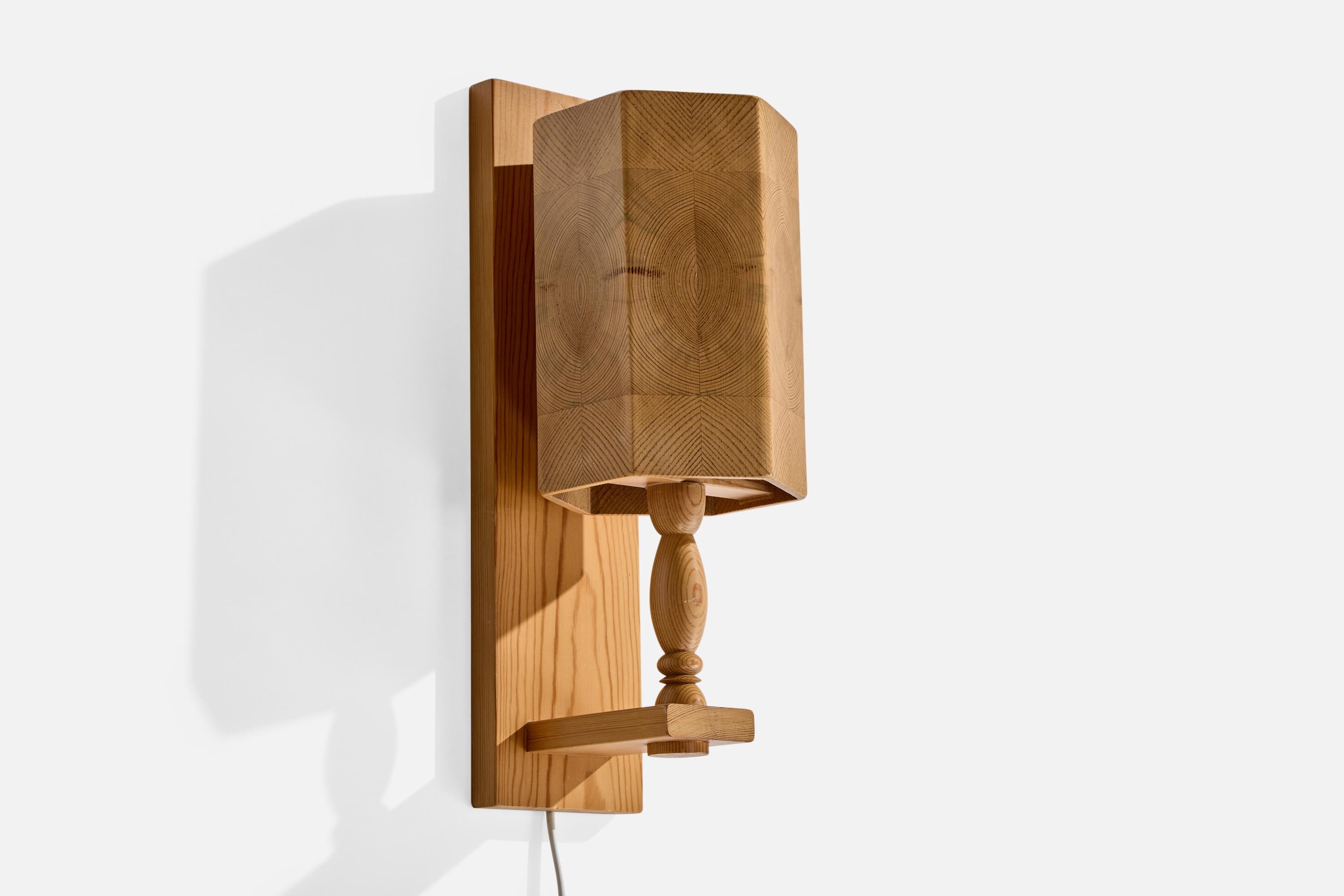 Suédois Swedish Designer, Wall Lights, Pine, Sweden, 1970s en vente