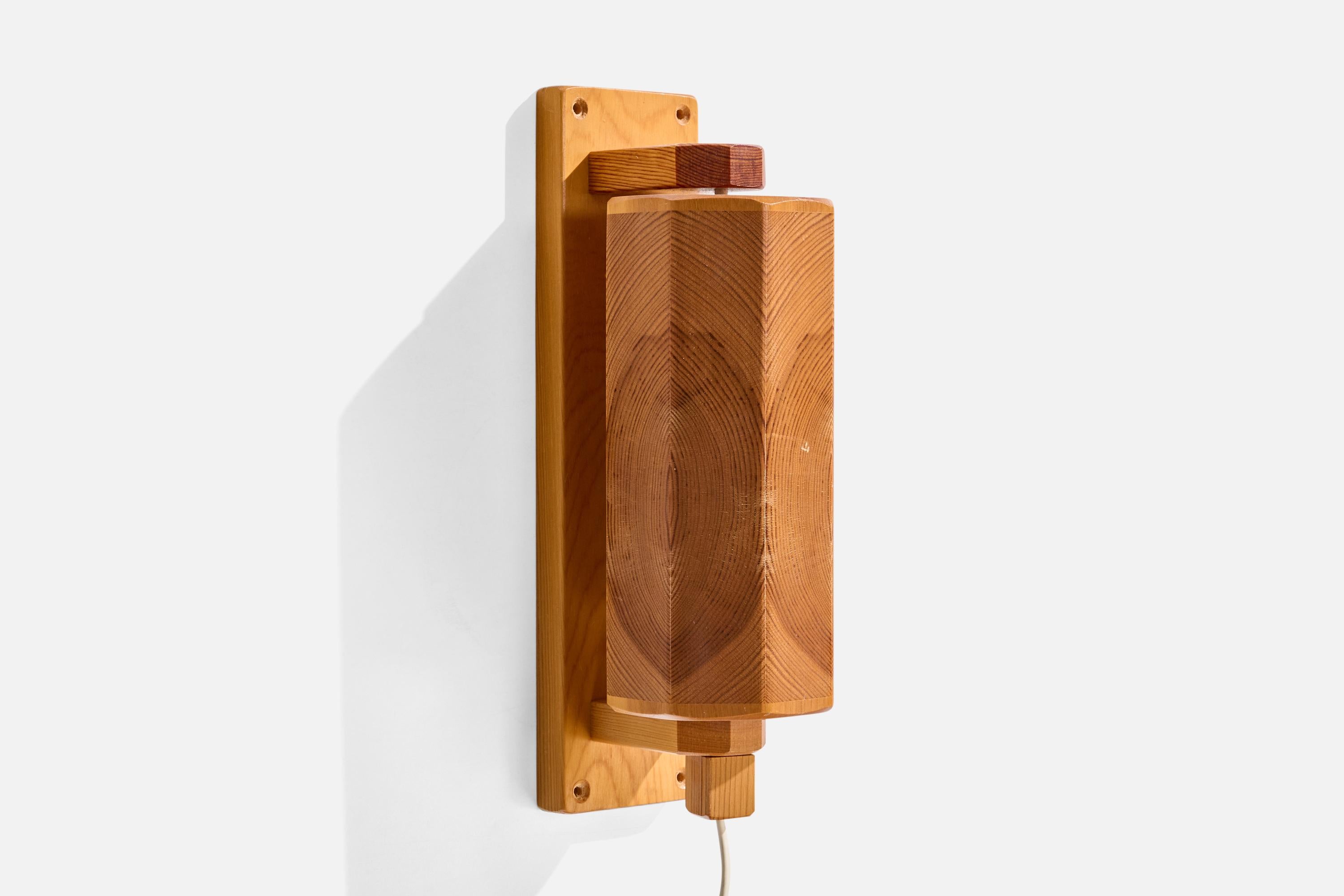 Swedish Designer, Wall Lights, Pine, Sweden, 1970s In Good Condition For Sale In High Point, NC