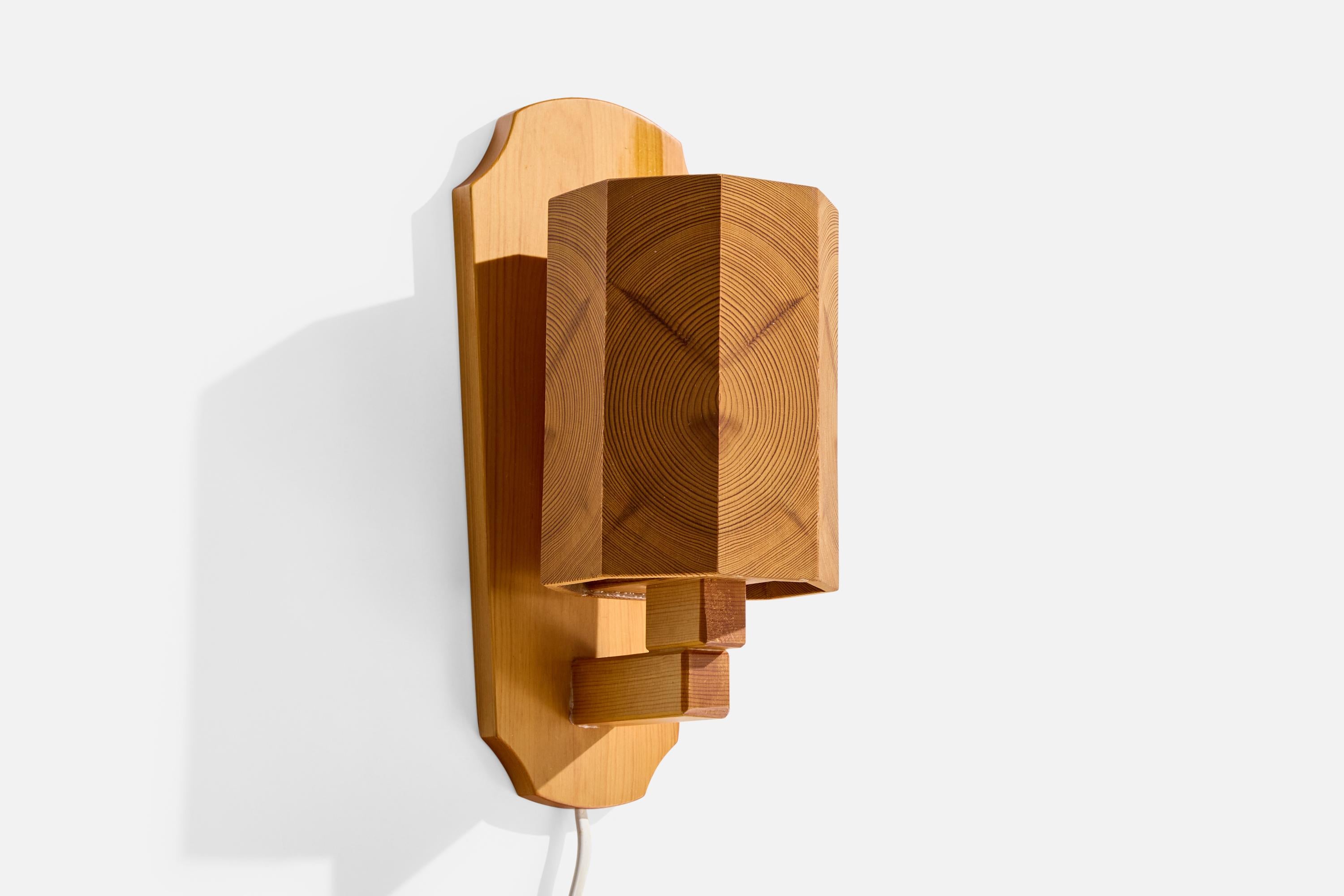 Suédois Designer suédois, lampes murales, pin, Suède, années 1970 en vente
