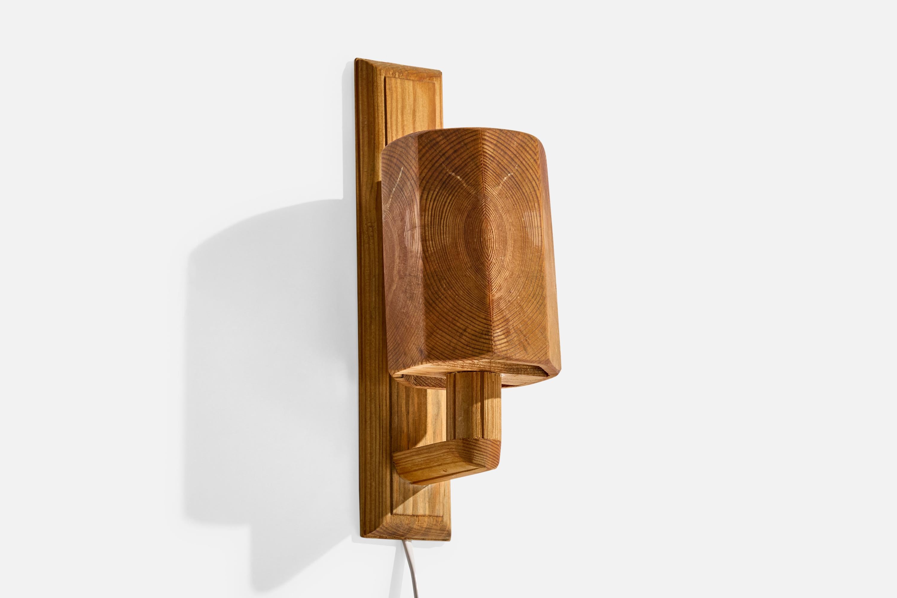 Swedish Designer, Wall Lights, Pine, Sweden, 1970s In Good Condition For Sale In High Point, NC