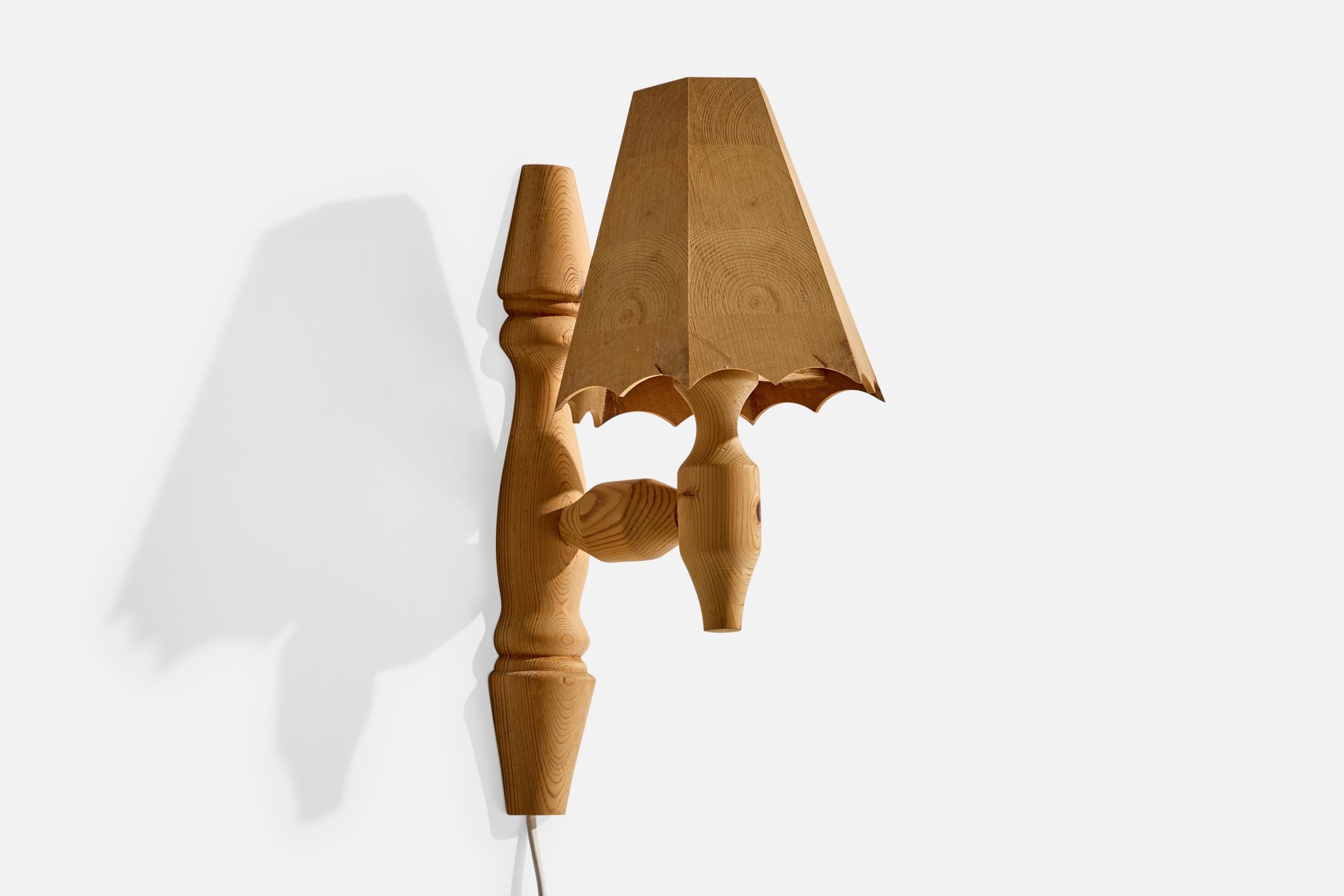 Suédois Designer suédois, lampes murales, pin, Suède, années 1970 en vente