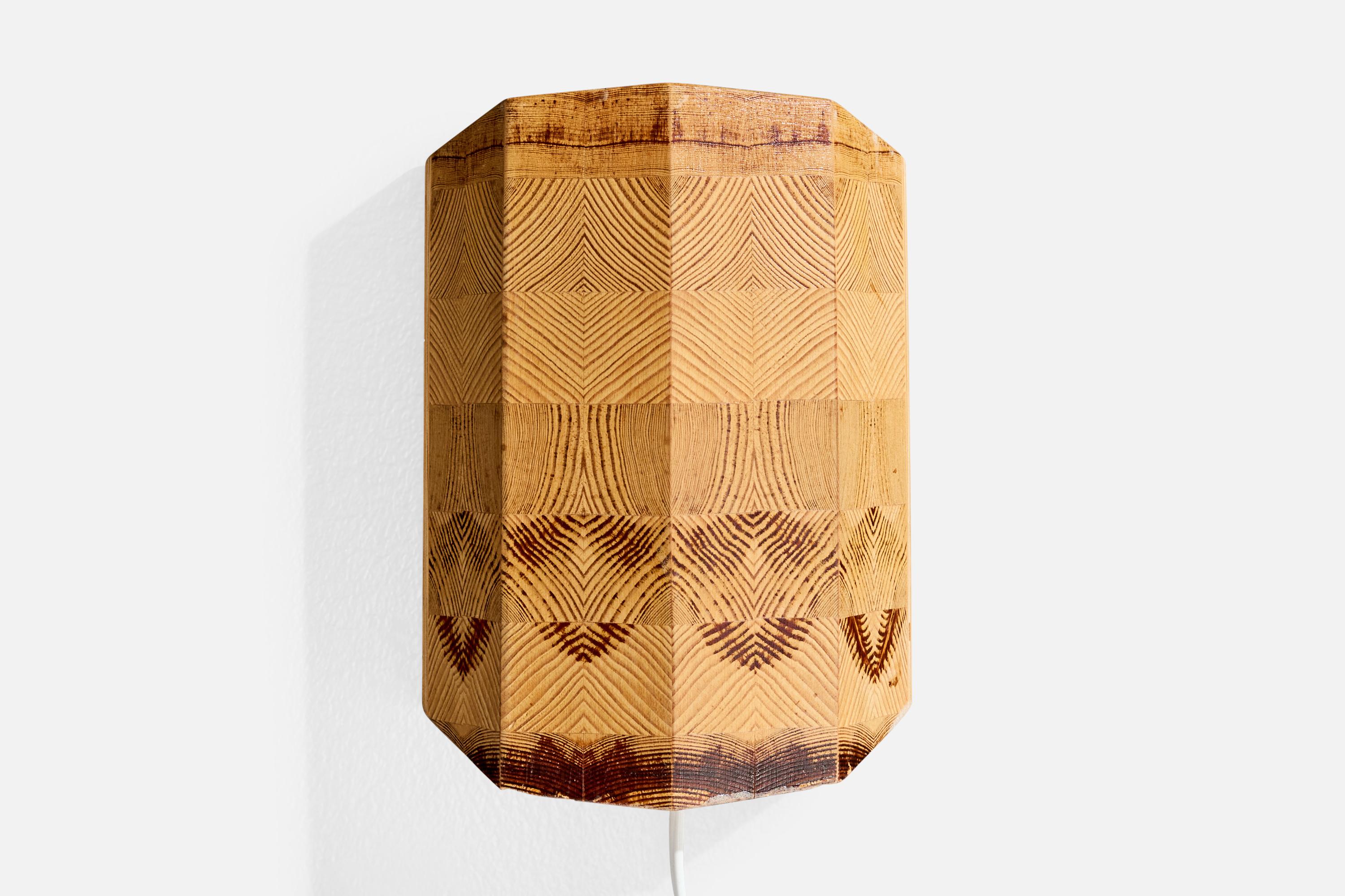 Suédois Designer suédois, lampes murales, pin, Suède, années 1970 en vente