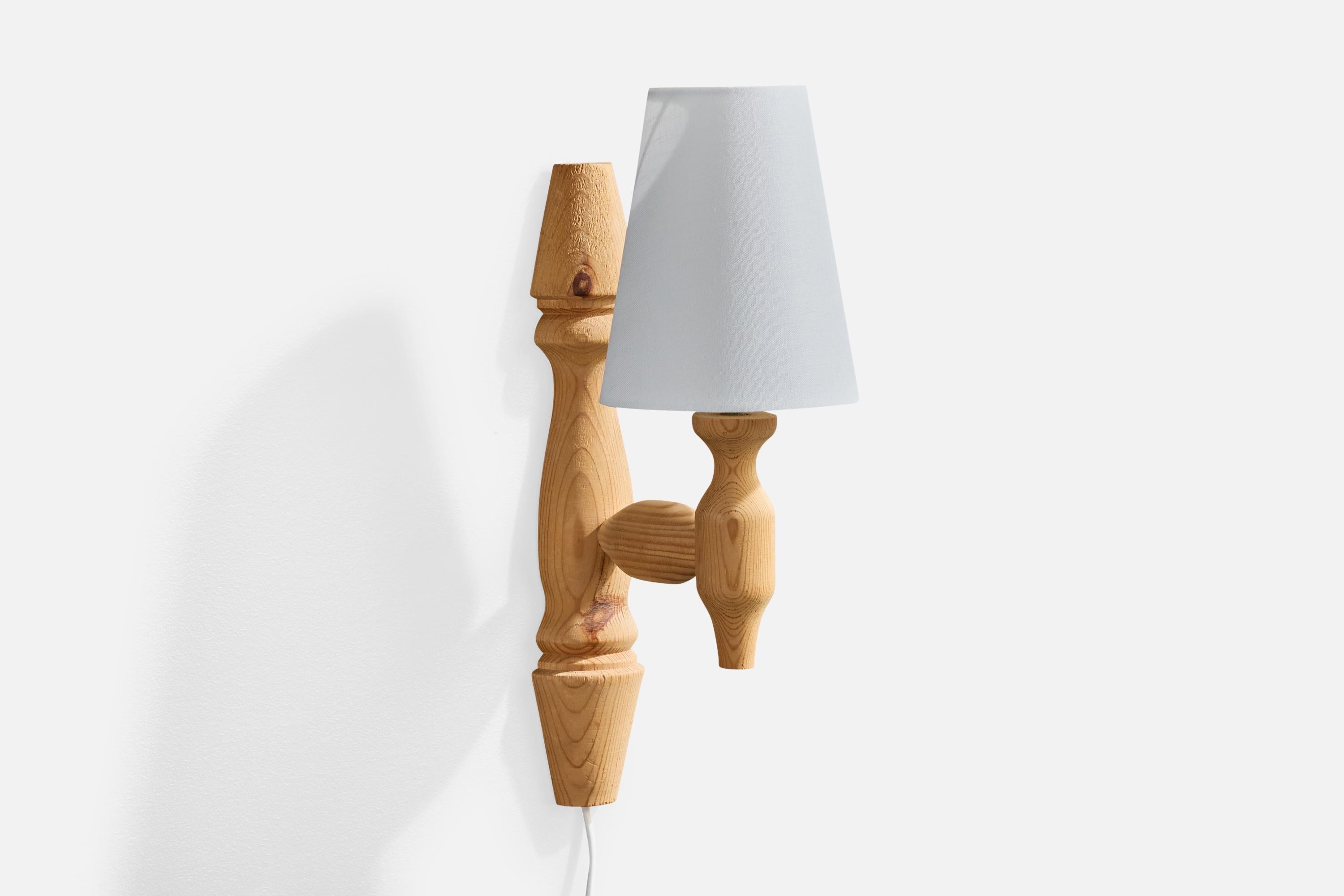 Suédois Designer suédois, lampes murales, pin, Suède, années 1970 en vente