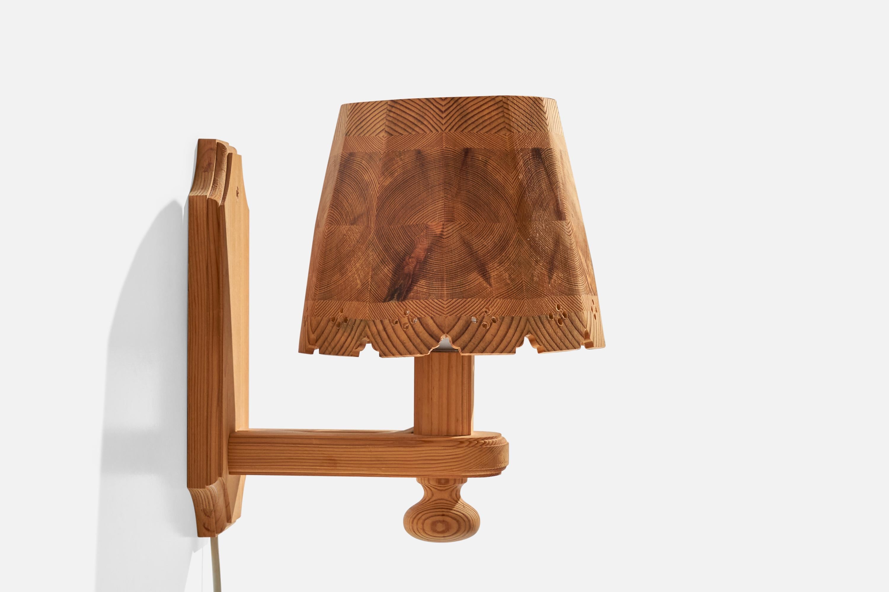 Fin du 20e siècle Designer suédois, lampes murales, pin, Suède, années 1970 en vente