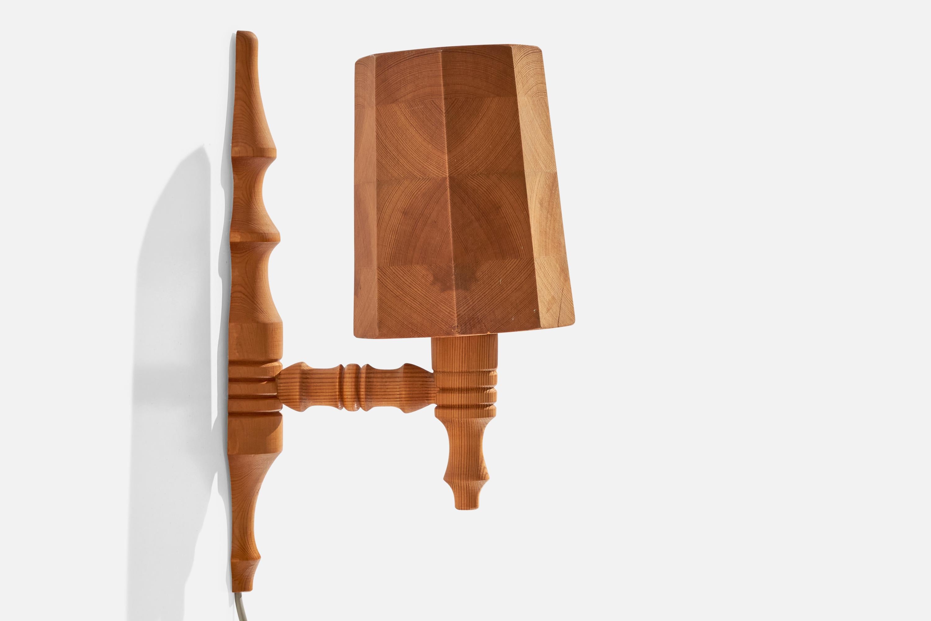 Fin du 20e siècle Designer suédois, lampes murales, pin, Suède, années 1970 en vente