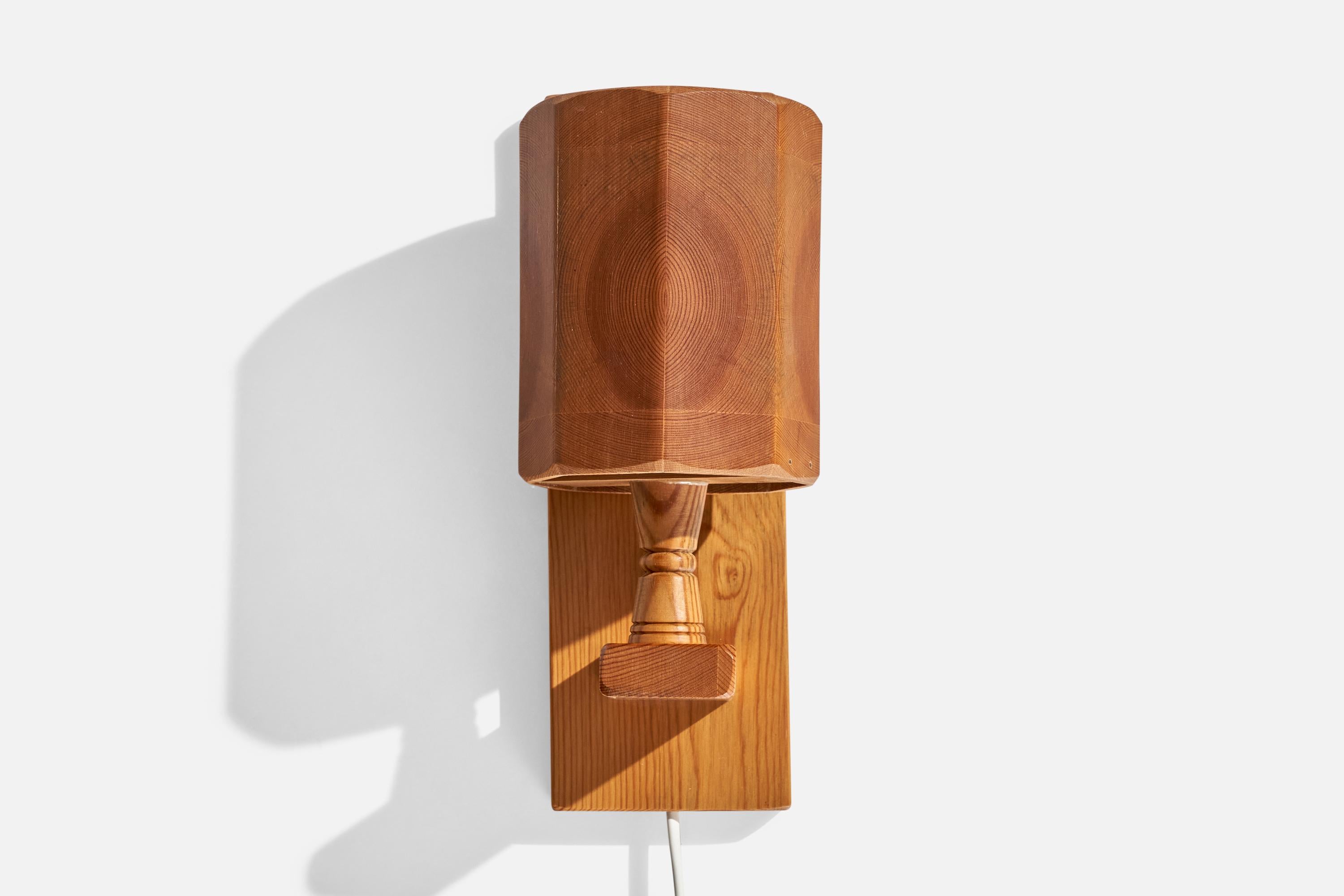 Fin du 20e siècle Designer suédois, lampes murales, pin, Suède, années 1970 en vente