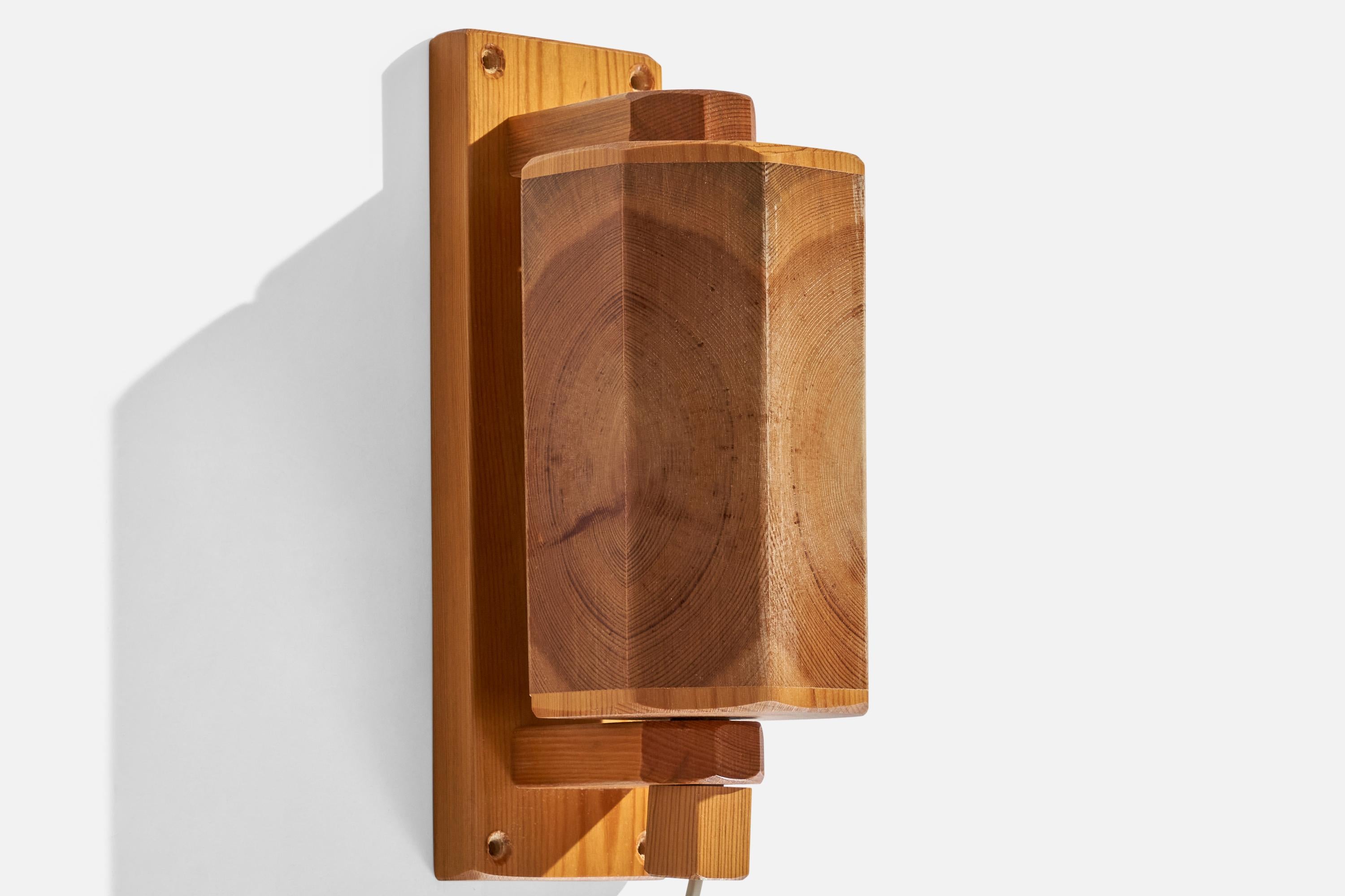 Fin du 20e siècle Designer suédois, lampes murales, pin, Suède, années 1970 en vente