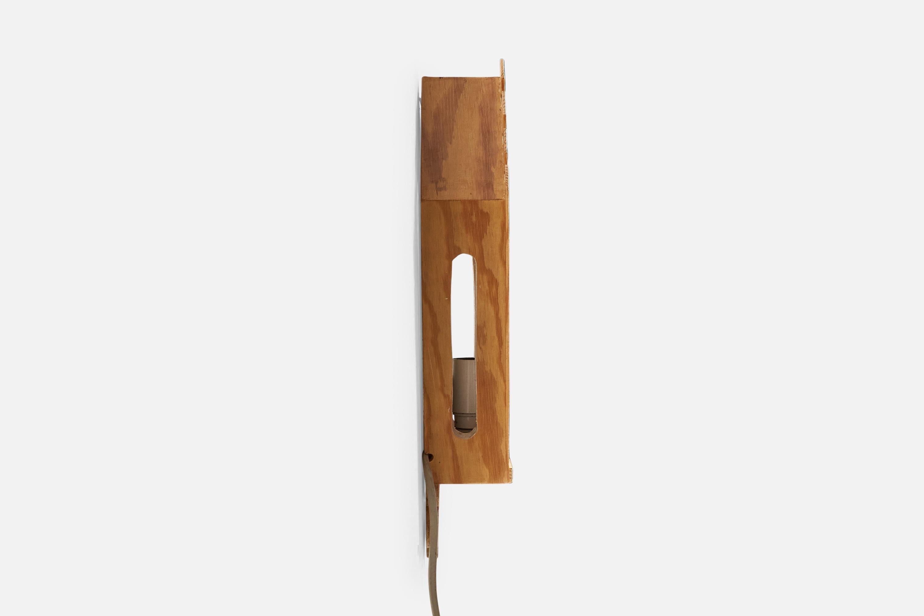 Fin du 20e siècle Designer suédois, lampes murales, pin, Suède, années 1970 en vente