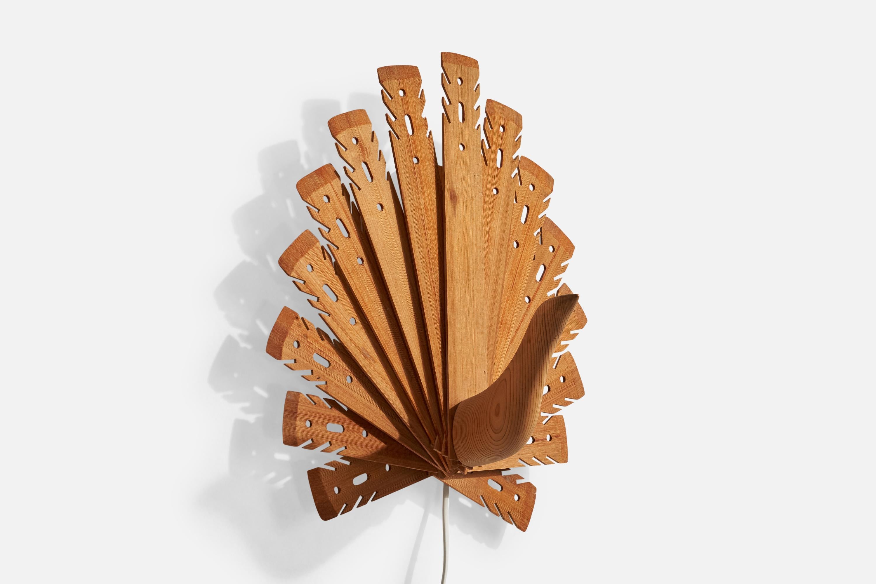 Fin du 20e siècle Designer suédois, lampes murales, pin, Suède, années 1970 en vente