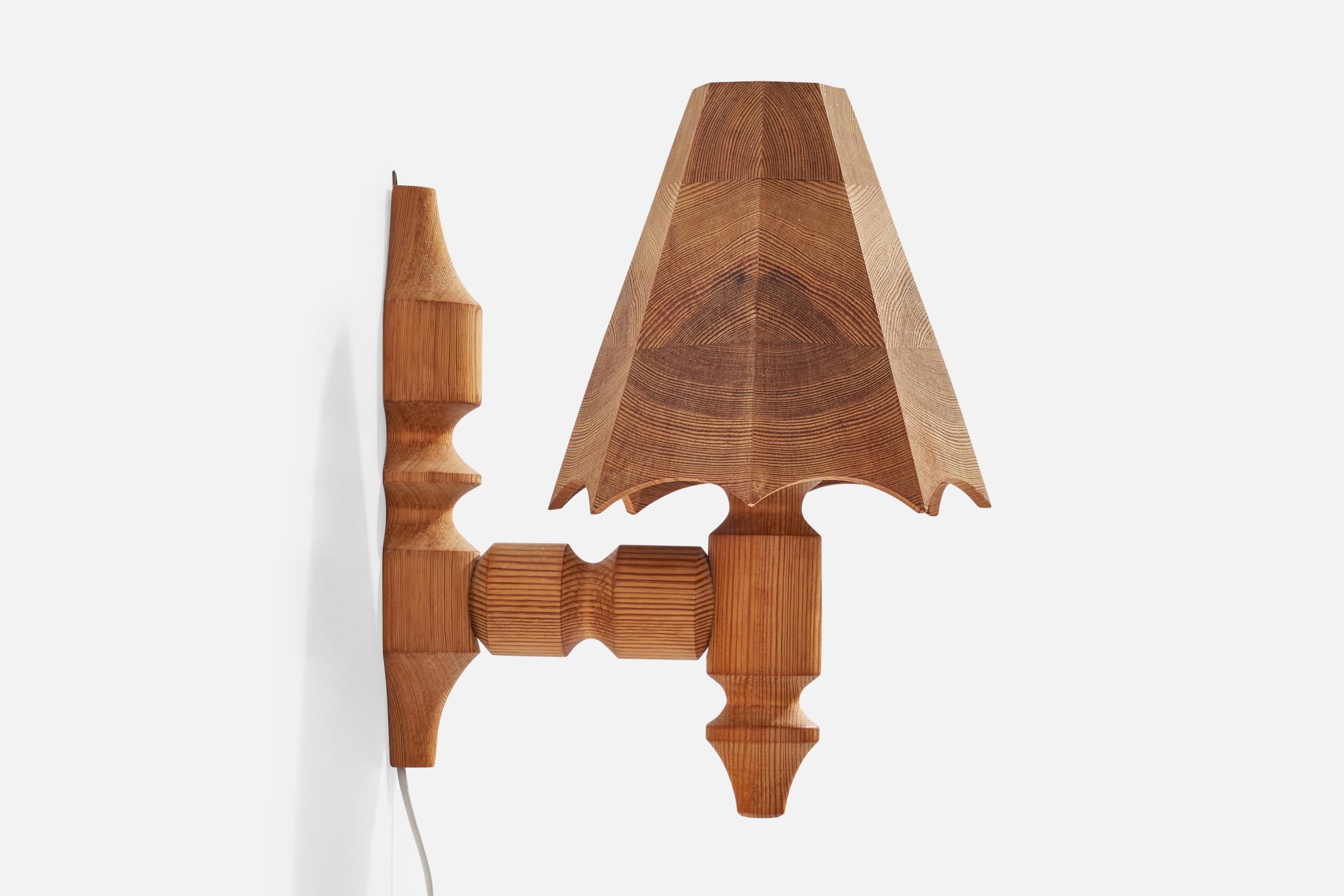 Fin du 20e siècle Designer suédois, lampes murales, pin, Suède, années 1970 en vente