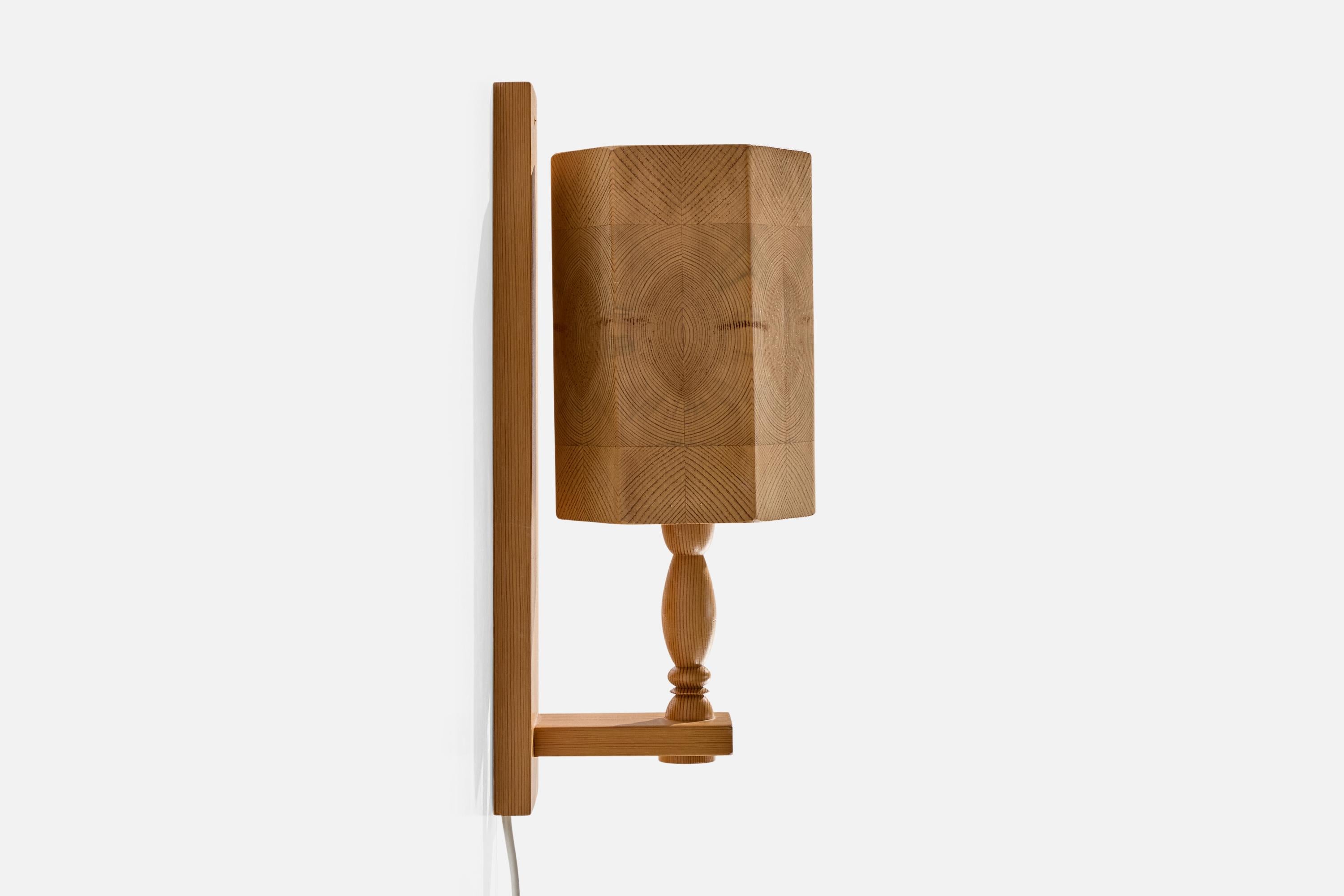 Swedish Designer, Wall Lights, Pine, Sweden, 1970s Bon état - En vente à High Point, NC