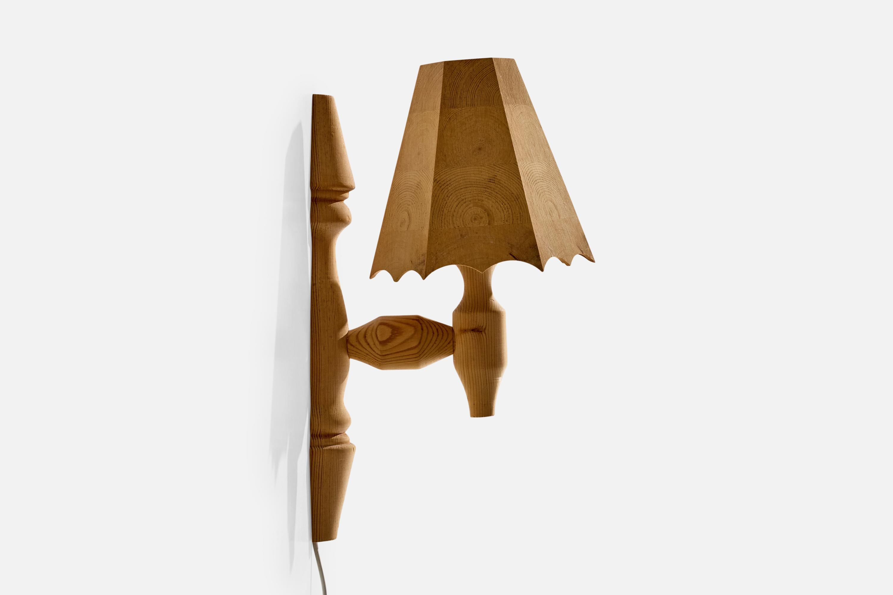 Designer suédois, lampes murales, pin, Suède, années 1970 Bon état - En vente à High Point, NC
