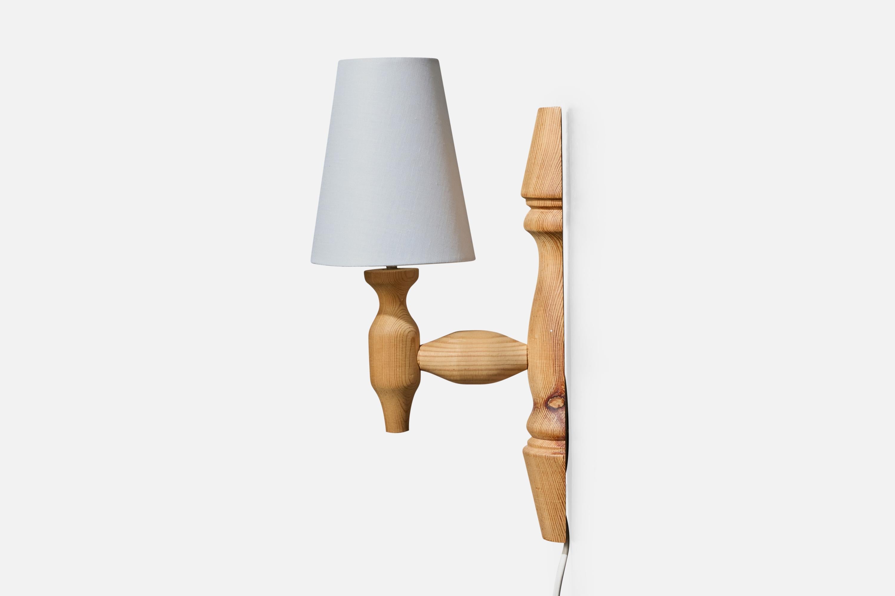 Designer suédois, lampes murales, pin, Suède, années 1970 Bon état - En vente à High Point, NC