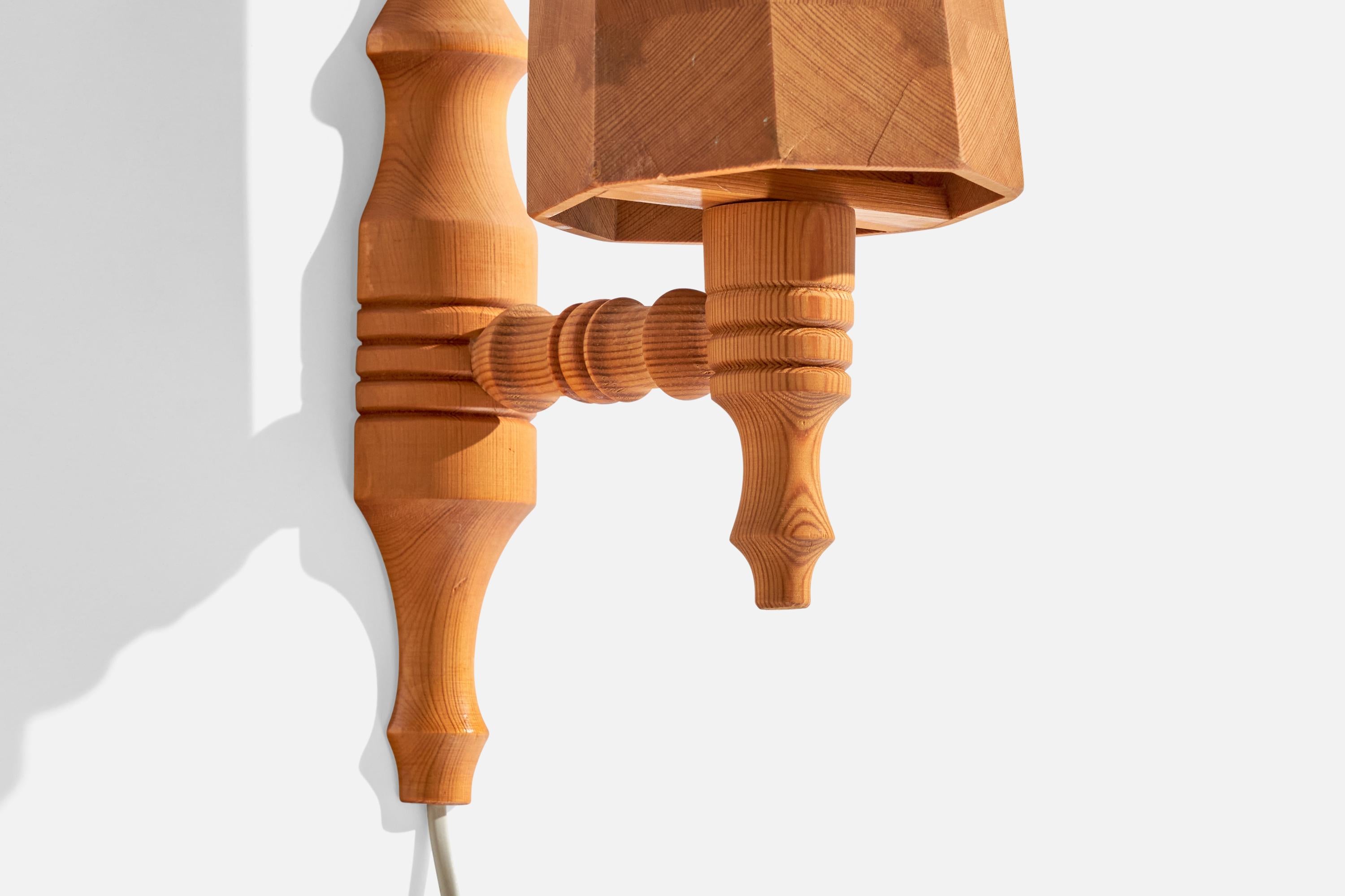 Pin Designer suédois, lampes murales, pin, Suède, années 1970 en vente