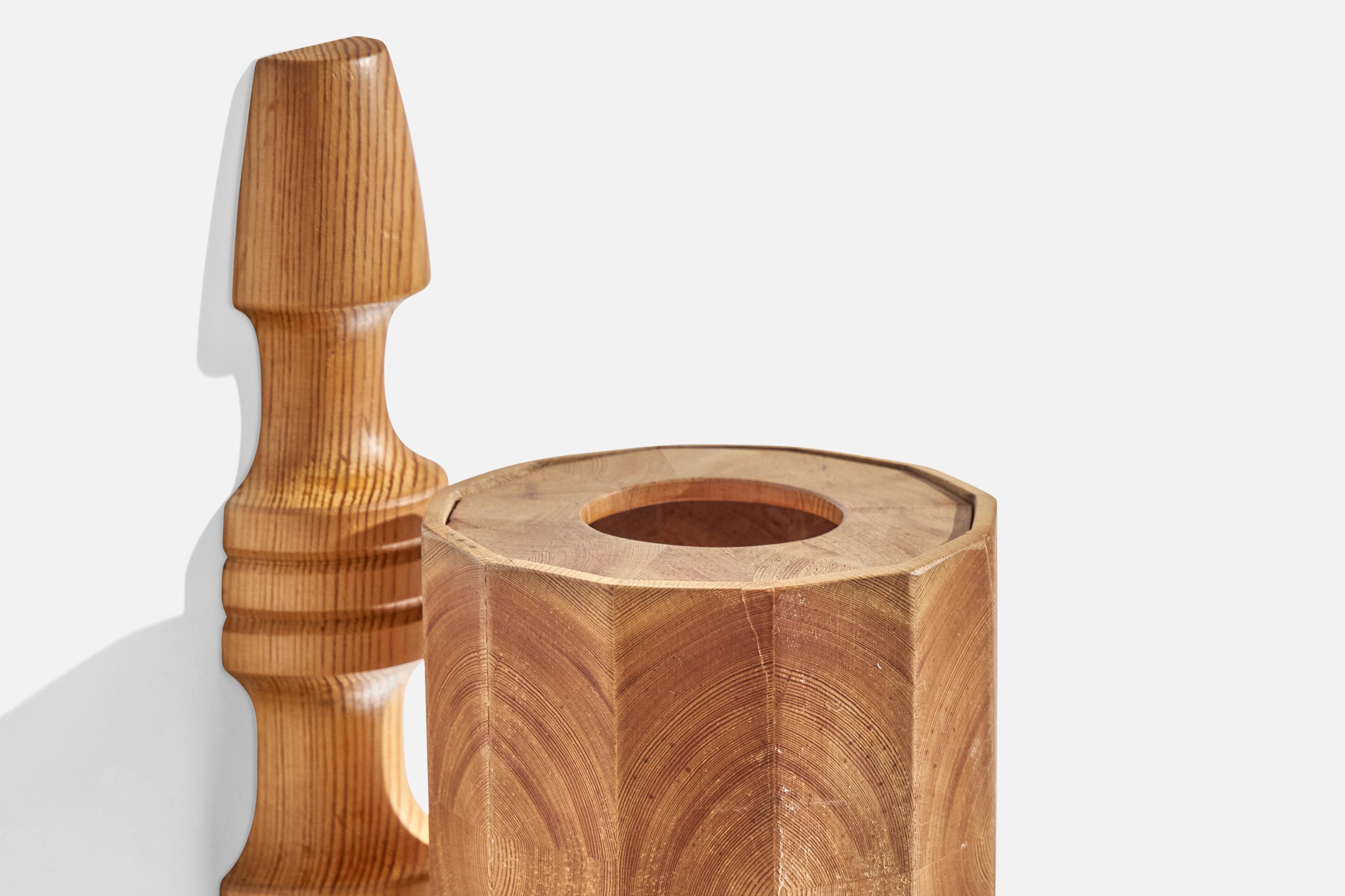 Swedish Designer, Wall Lights, Pine, Sweden, 1970s For Sale 2