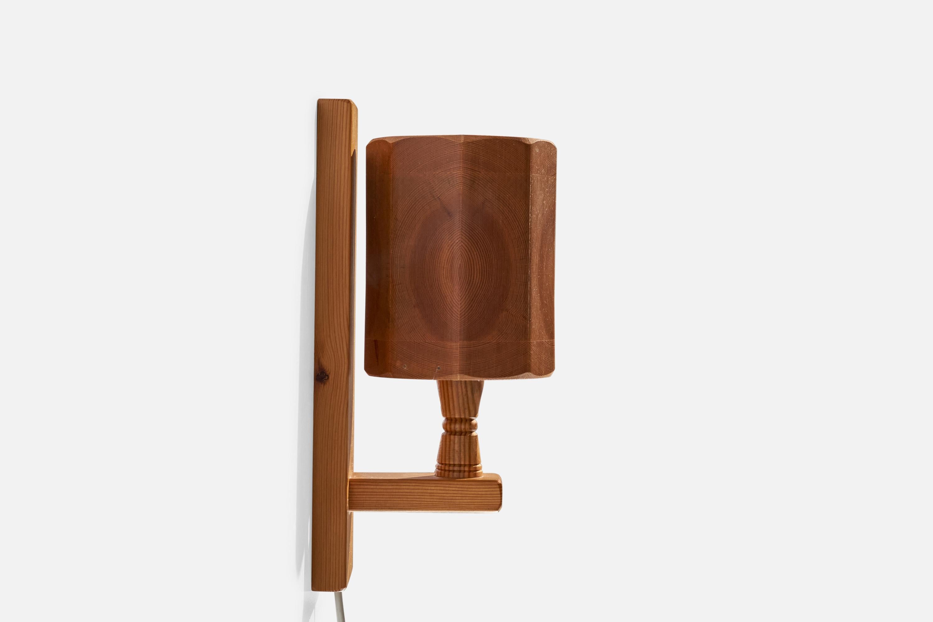 Pin Designer suédois, lampes murales, pin, Suède, années 1970 en vente