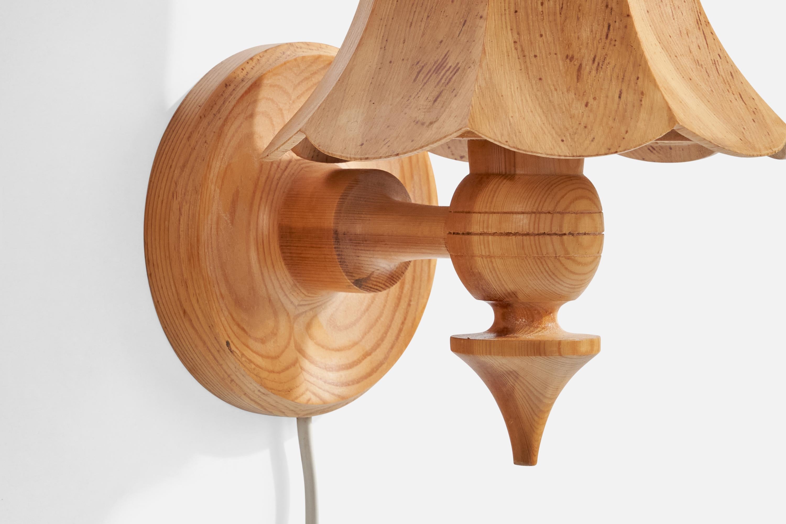 Pin Designer suédois, lampes murales, pin, Suède, années 1970 en vente