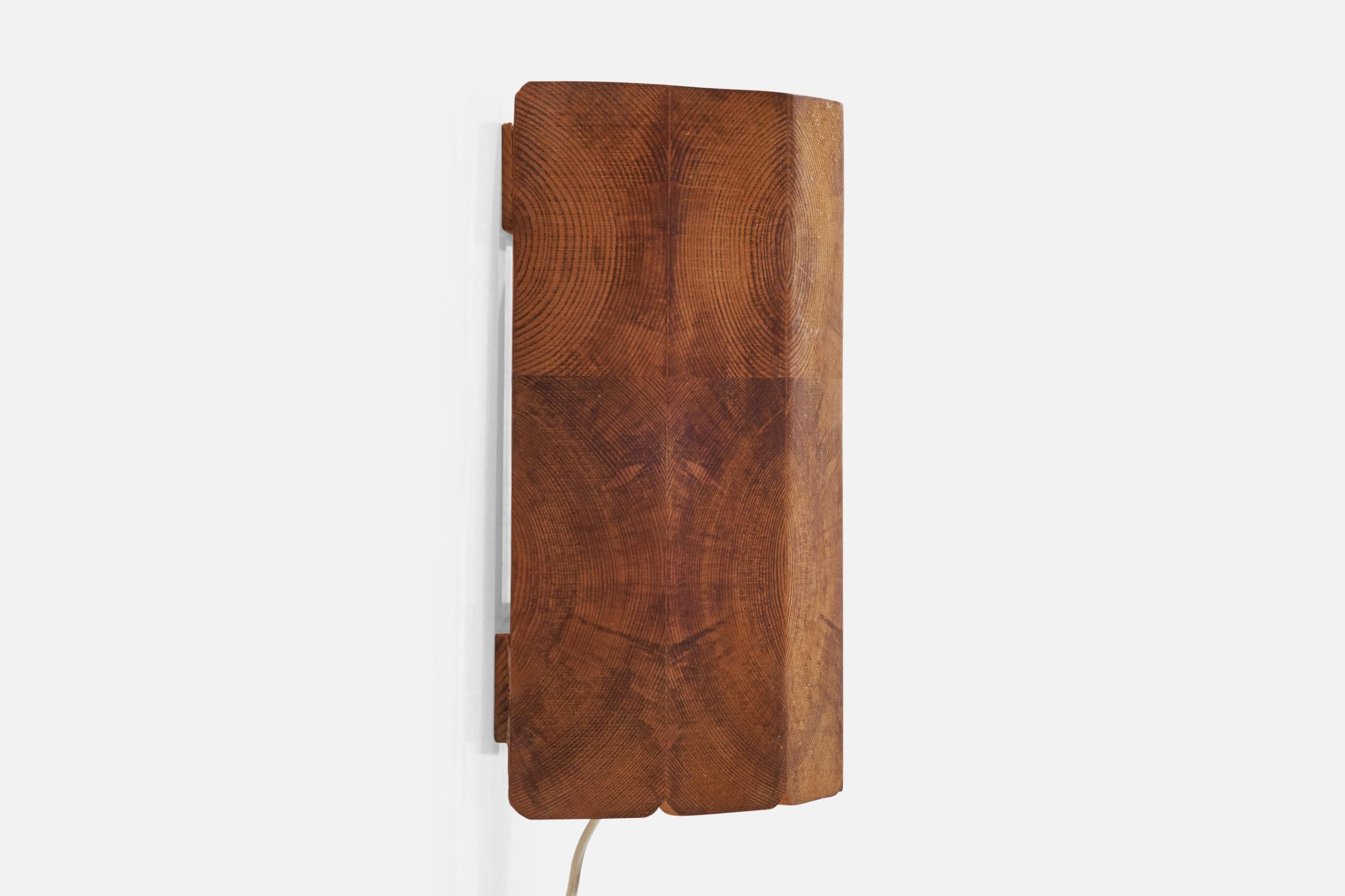 Swedish Designer, Wall Lights, Pine, Sweden, 1970s Pino en venta