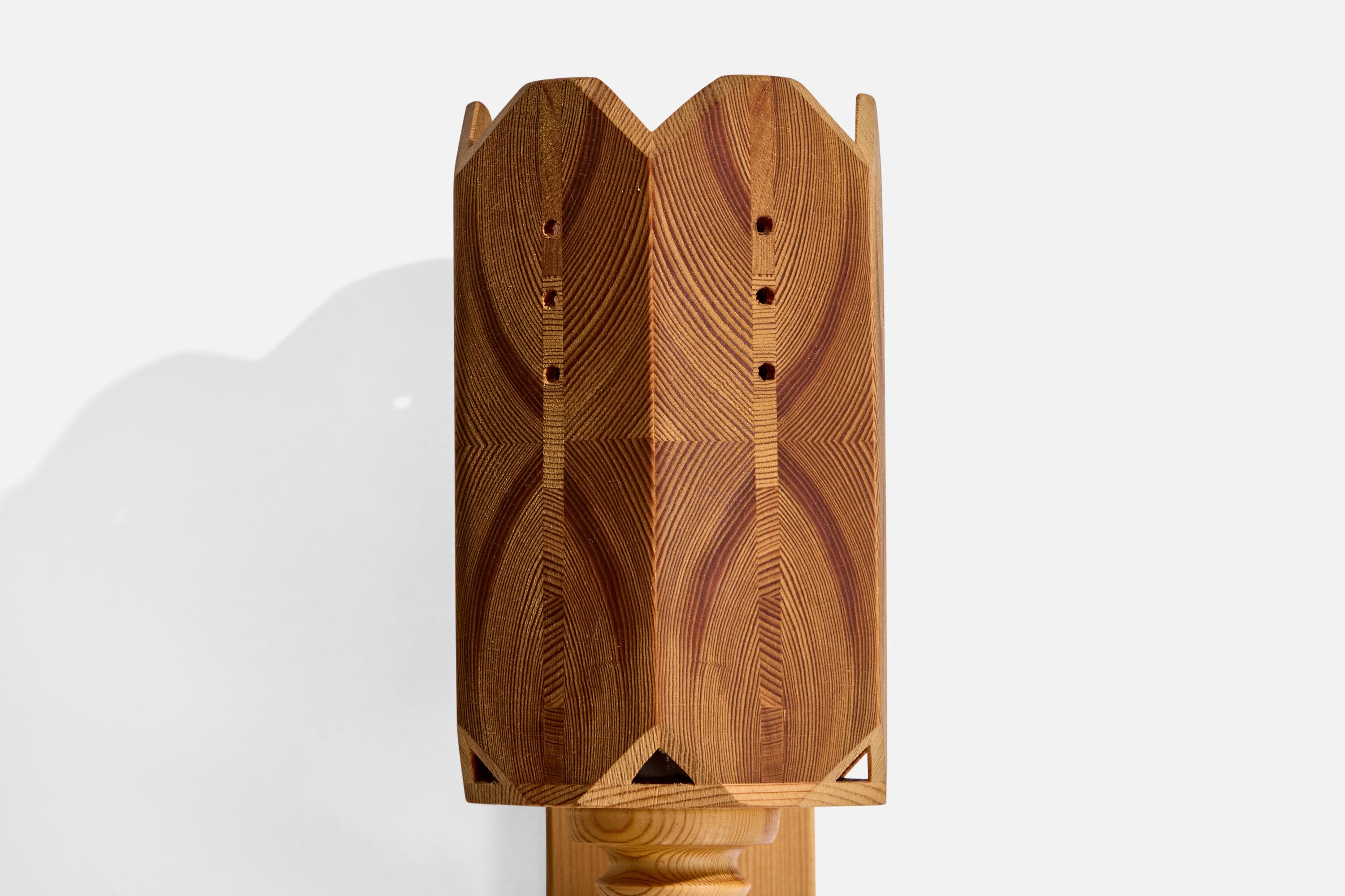 Fin du 20e siècle Swedish Designer, Wall Lights, Pine, Sweden, 1970s en vente