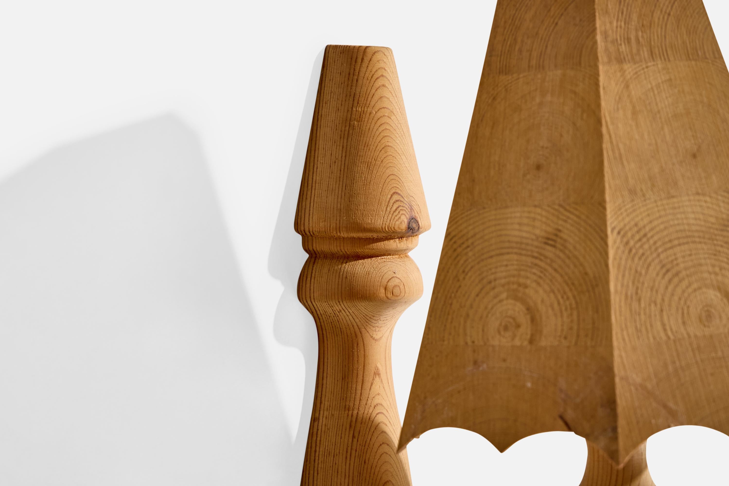 Fin du 20e siècle Designer suédois, lampes murales, pin, Suède, années 1970 en vente
