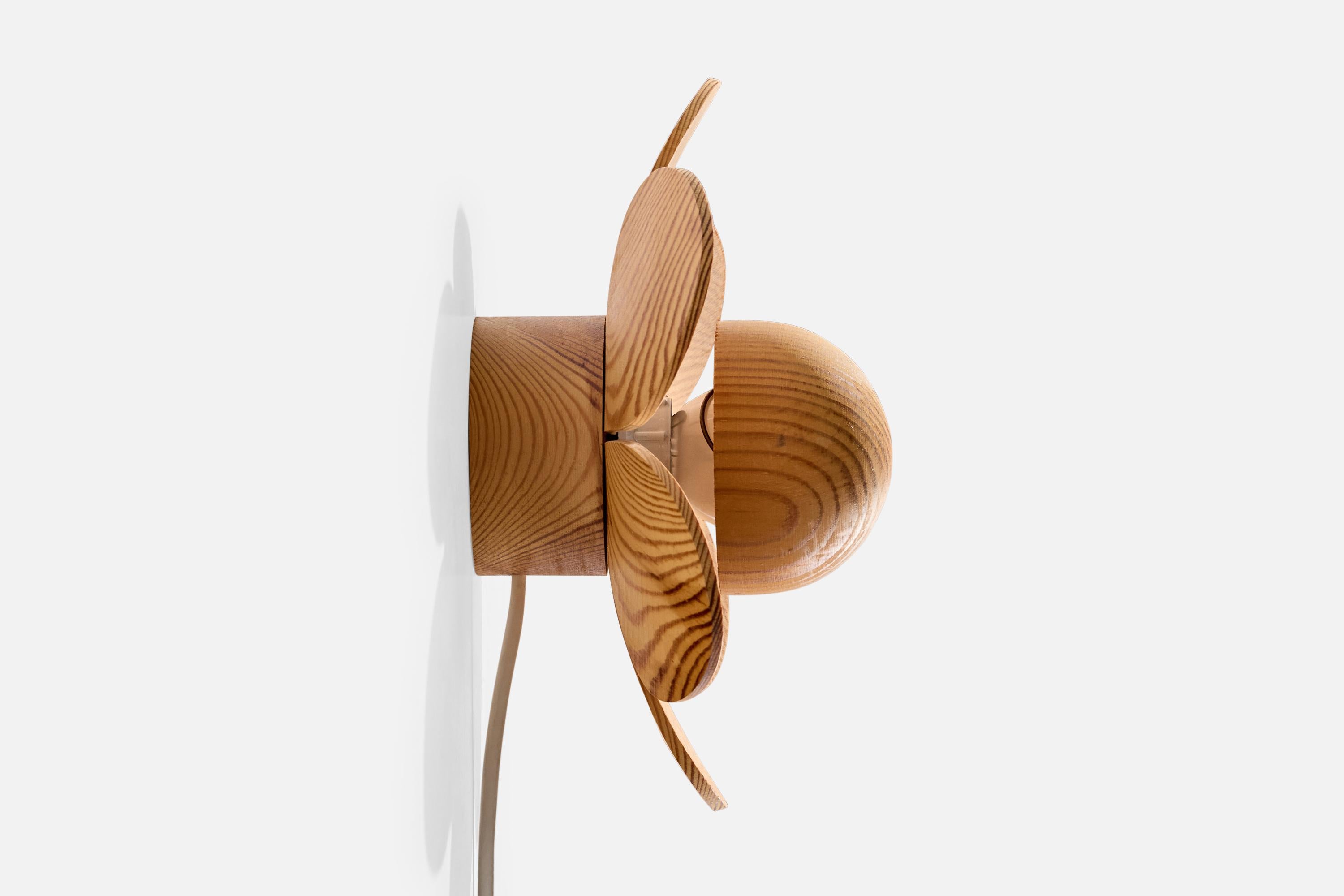 Fin du 20e siècle Designer suédois, lampes murales, pin, Suède, années 1970 en vente