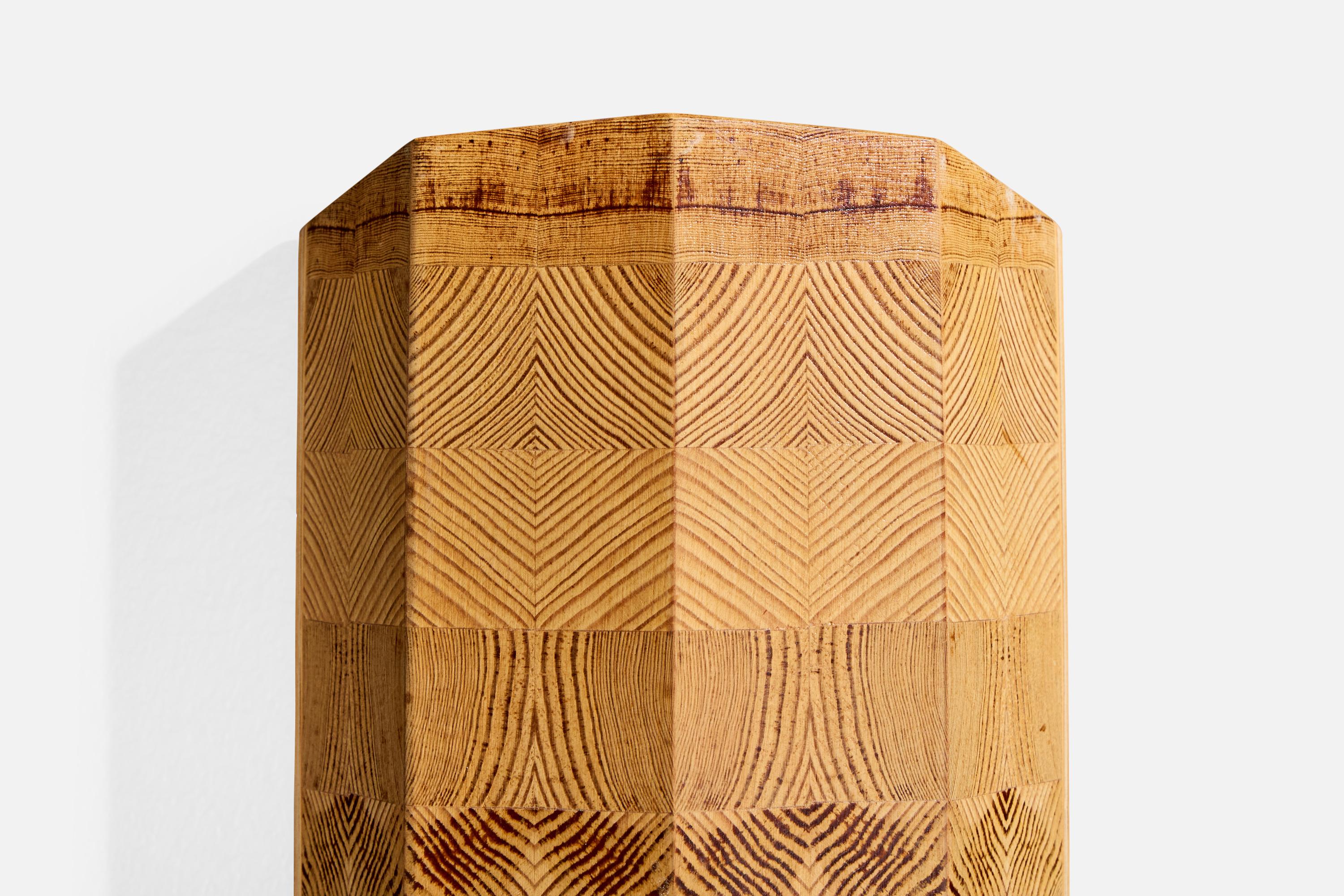 Fin du 20e siècle Designer suédois, lampes murales, pin, Suède, années 1970 en vente