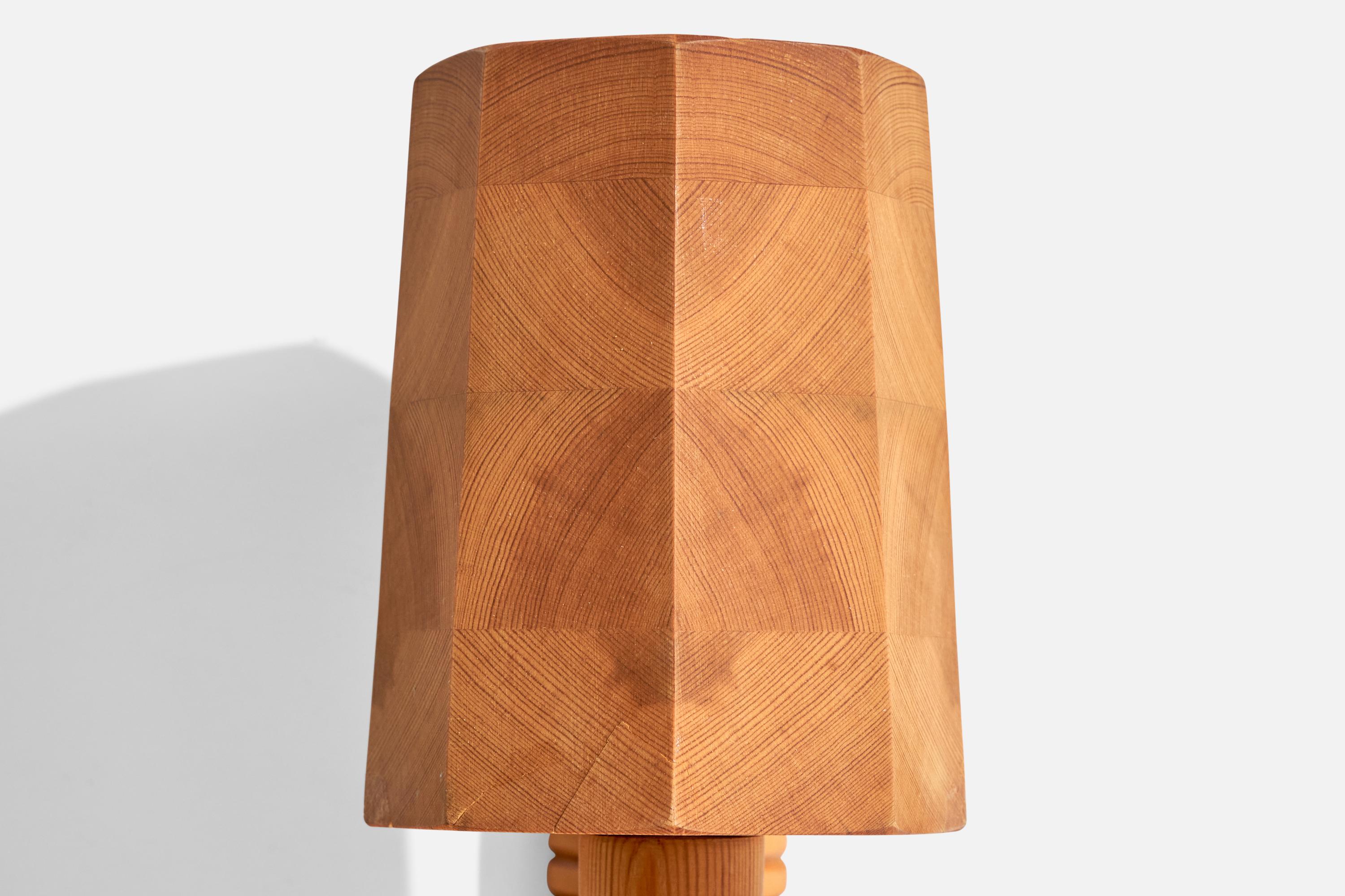 Designer suédois, lampes murales, pin, Suède, années 1970 en vente 1
