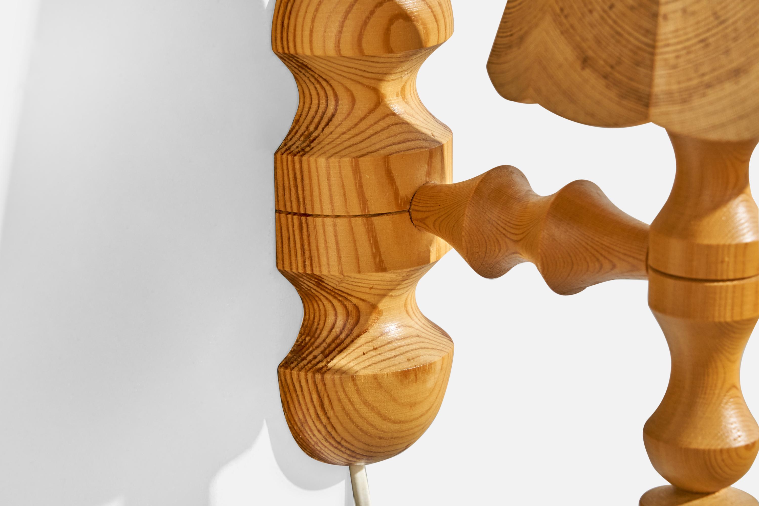 Designer suédois, lampes murales, pin, Suède, années 1970 en vente 1