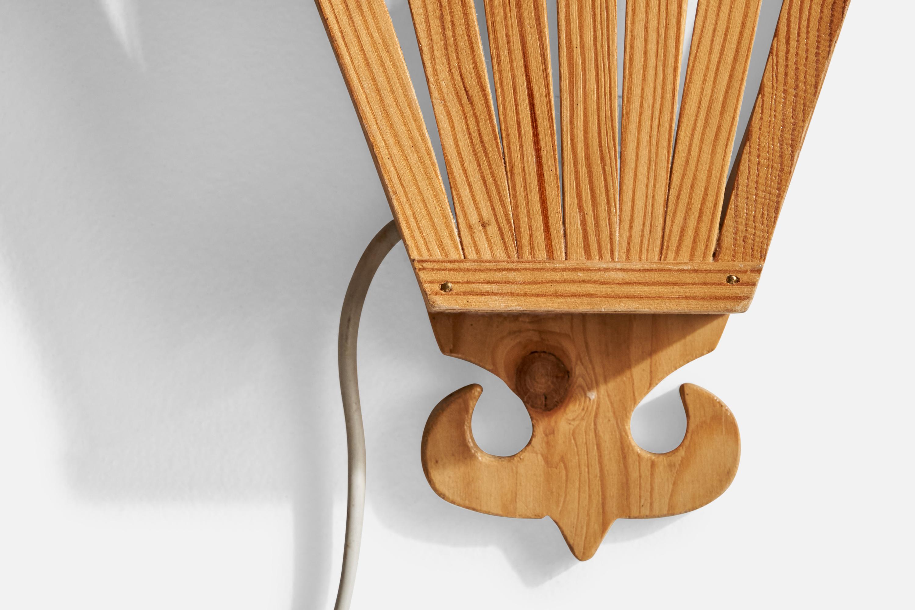 Designer suédois, lampes murales, pin, Suède, années 1970 en vente 1