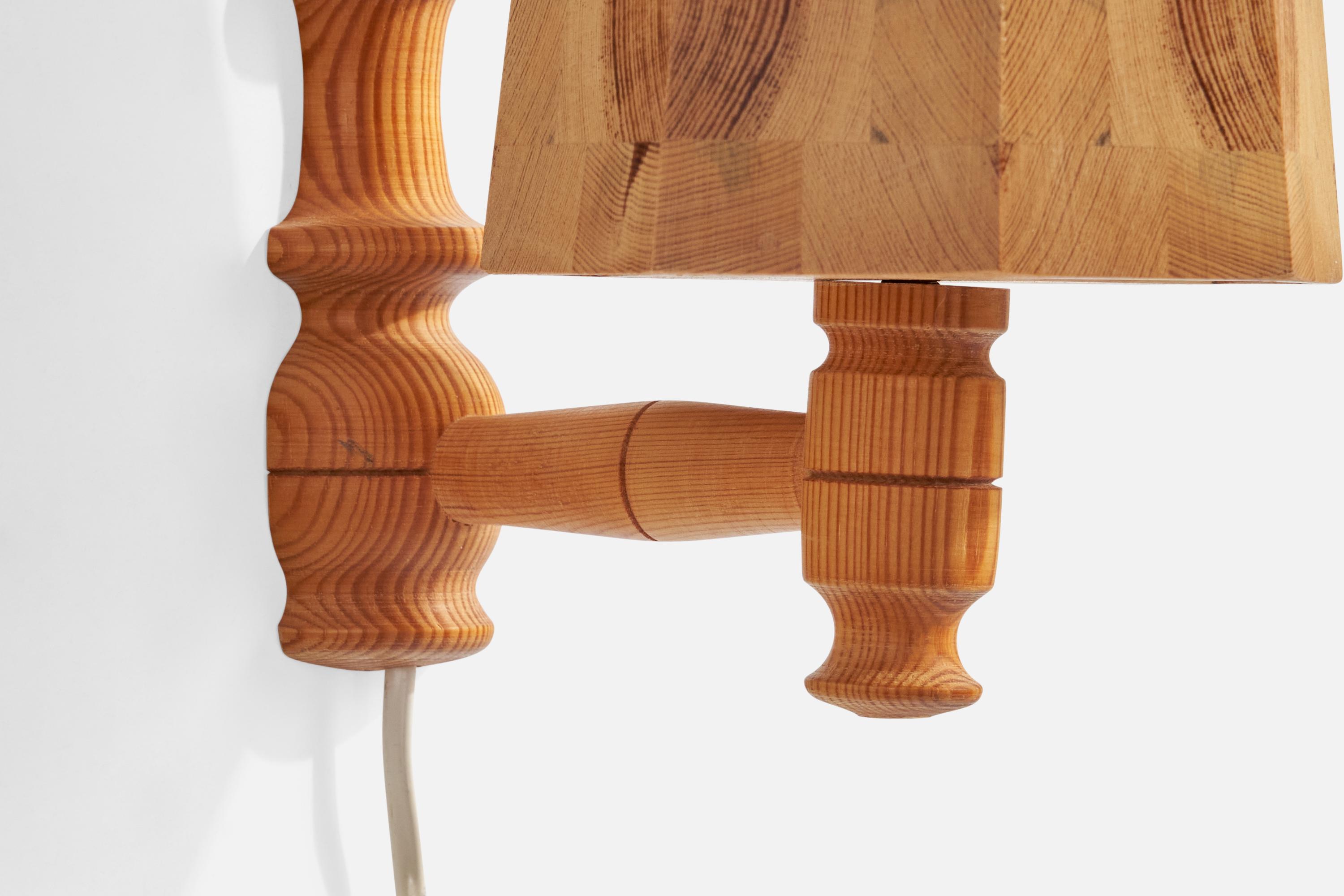 Designer suédois, lampes murales, pin, Suède, années 1970 en vente 1