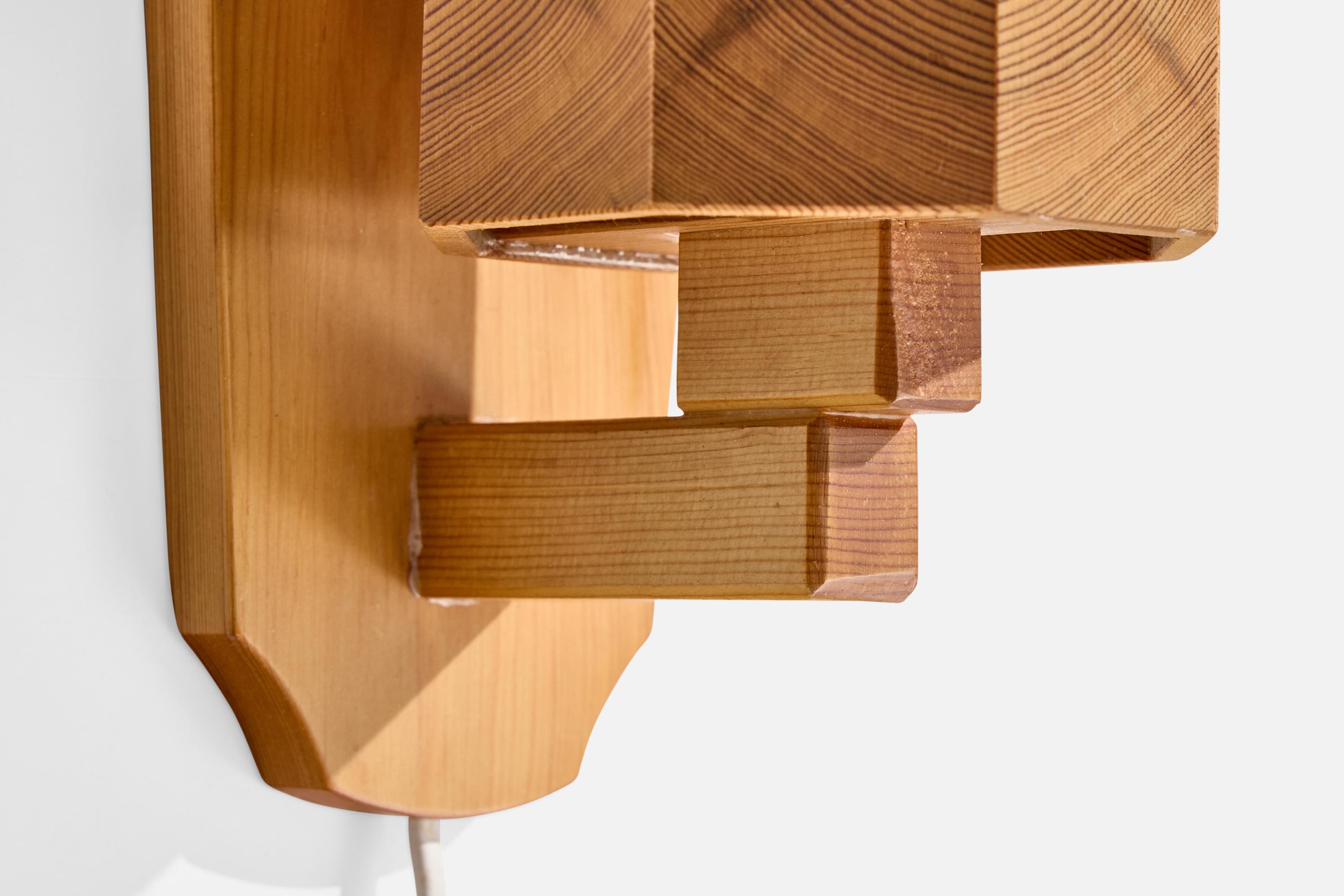 Bois Designer suédois, lampes murales, pin, Suède, années 1970 en vente