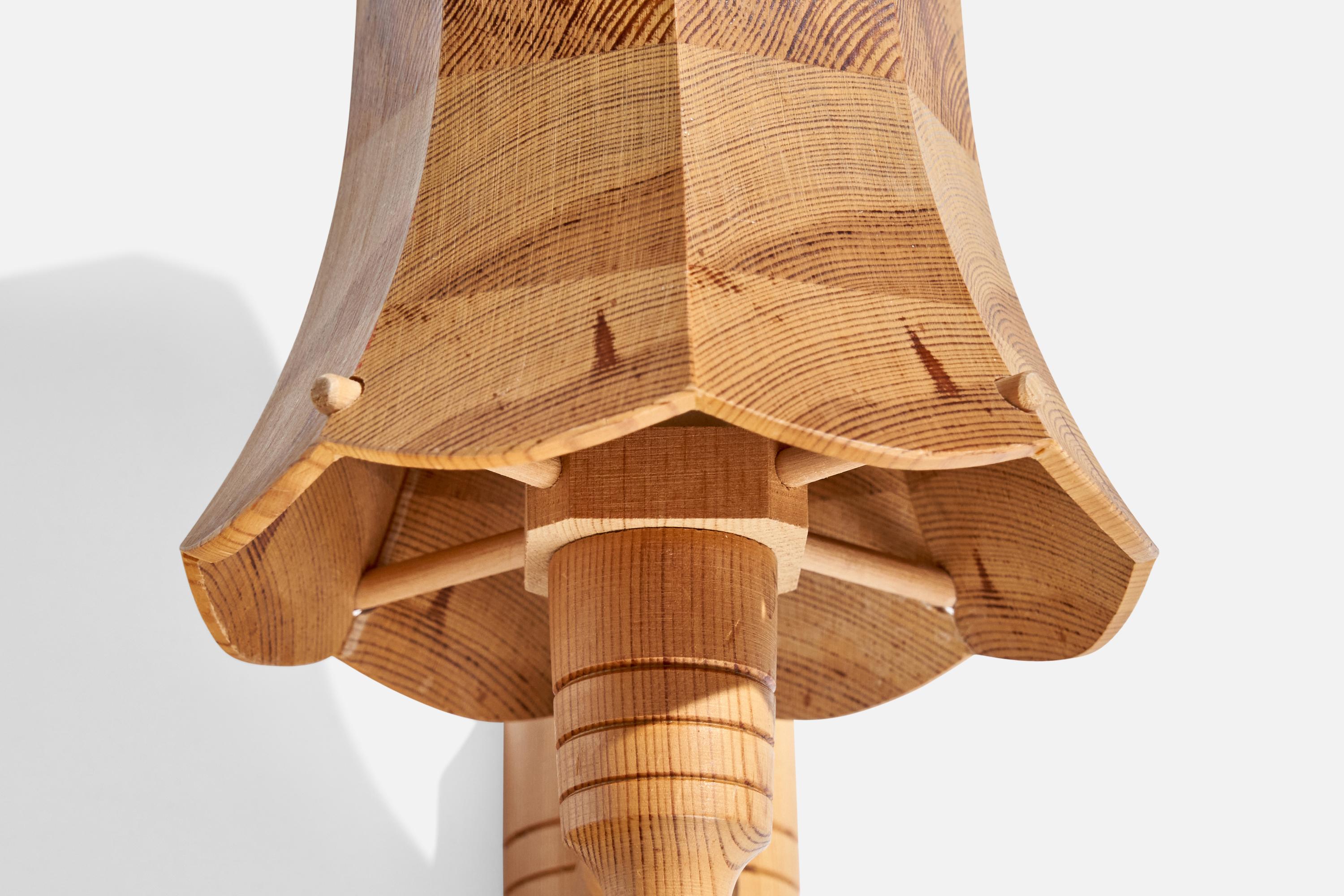 Designer suédois, lampes murales, pin, Suède, années 1970 en vente 1