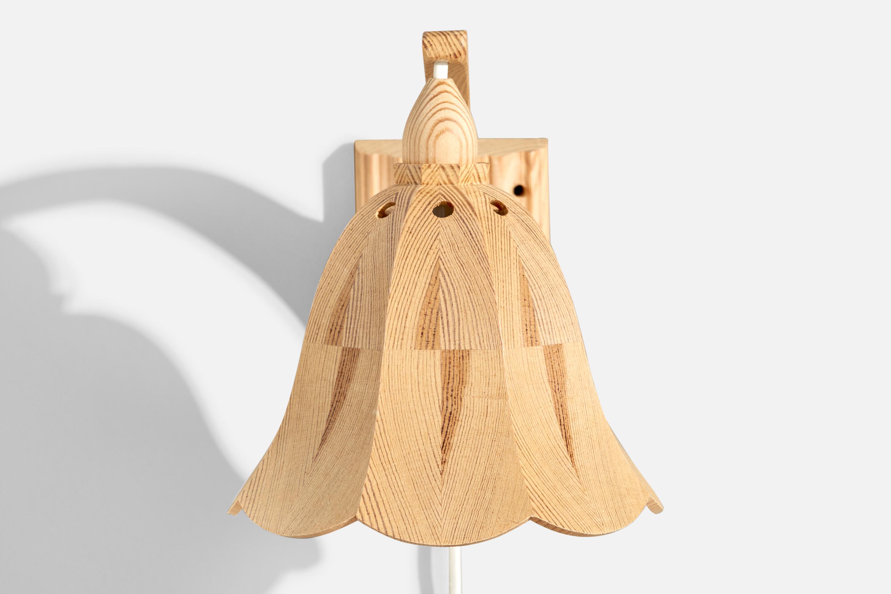 Designer suédois, lampes murales, pin, Suède, années 1970 en vente 2