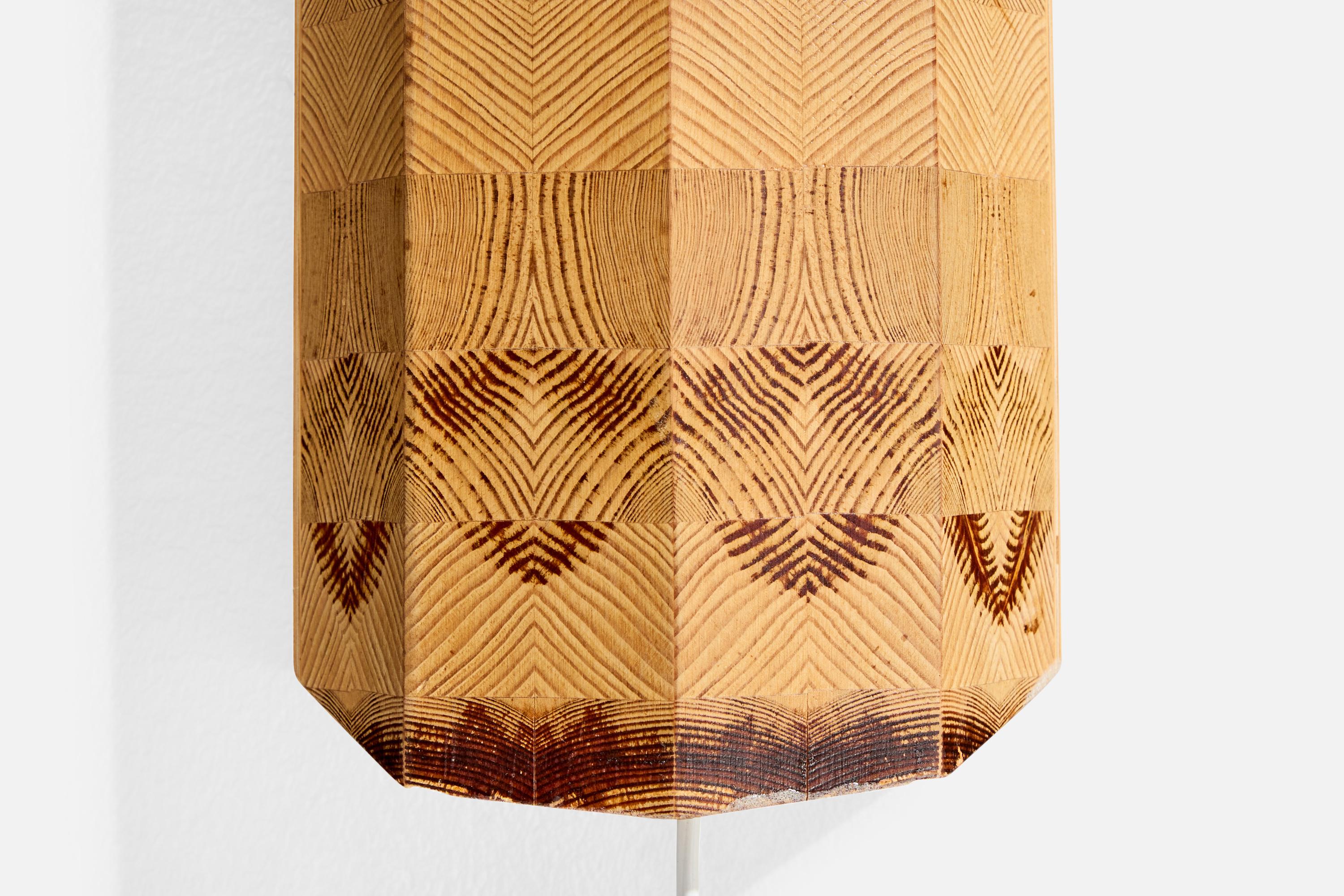 Designer suédois, lampes murales, pin, Suède, années 1970 en vente 1