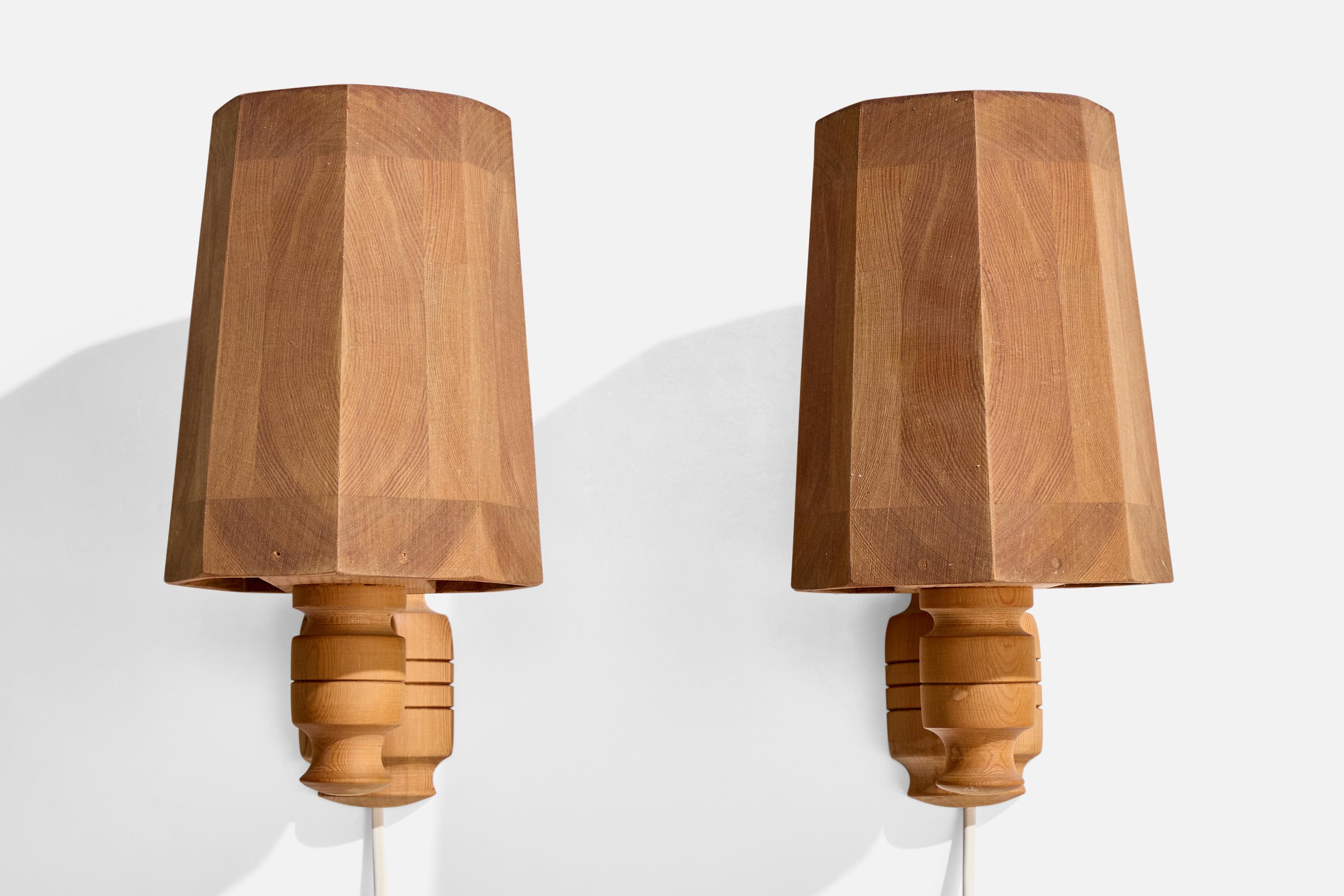 Swedish Designer, Wall Lights, Pine, Sweden, 1980s In Good Condition For Sale In High Point, NC