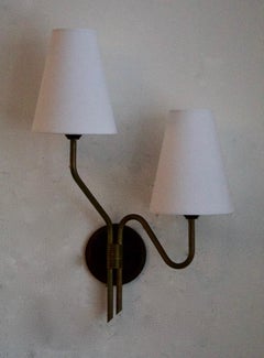 Designer suédois:: Appliques / Sconces:: Laiton:: Tissu:: Suède:: 1950s
