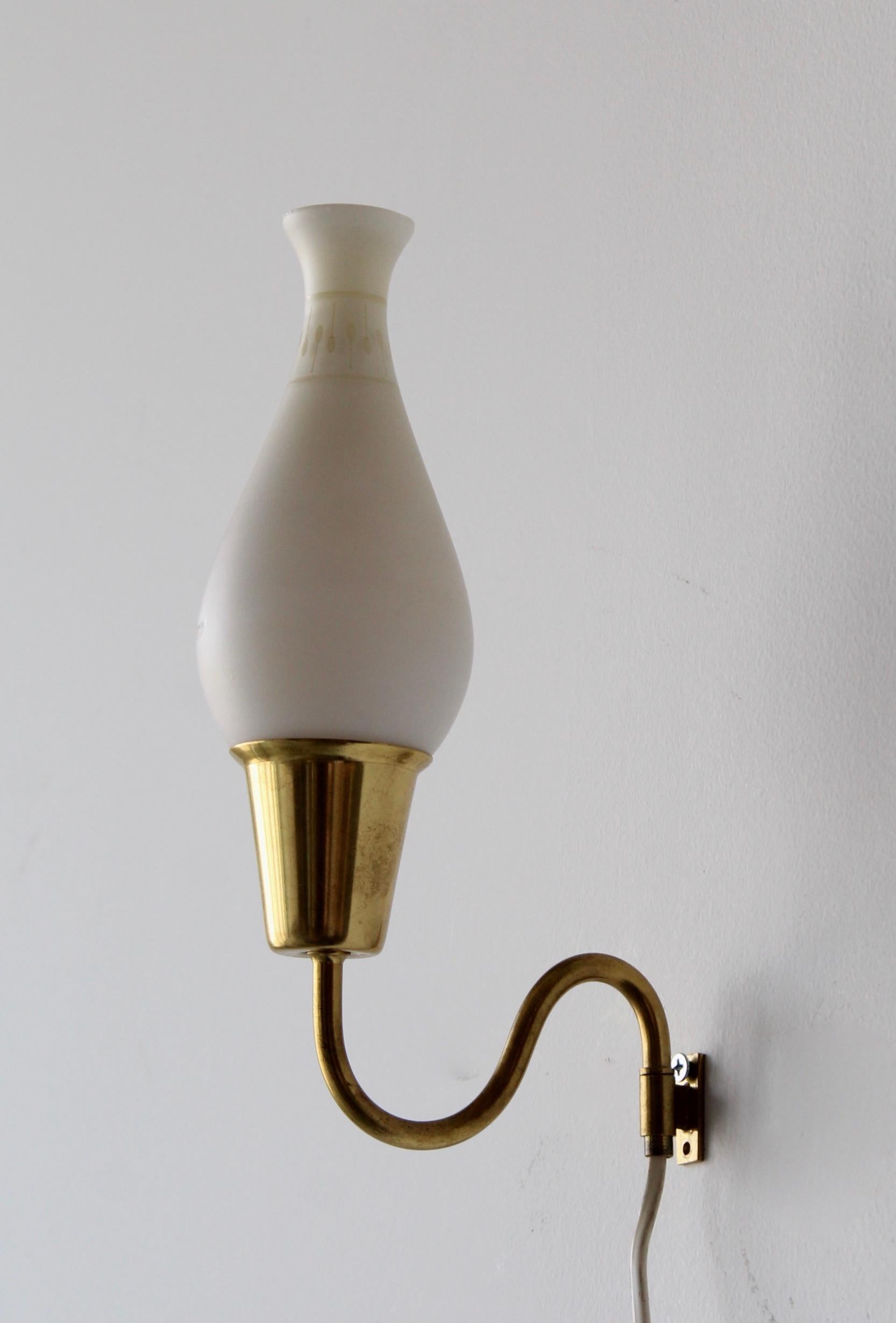A pair of wall lights / sconces. Designed and produced in Sweden, 1940s-1950s.

Configured for plug in. Needs to be rewired for clients specifications.

Other designers of the period include Paavo Tynell, Jean Royère, Hans Bergström, Hans-Agne