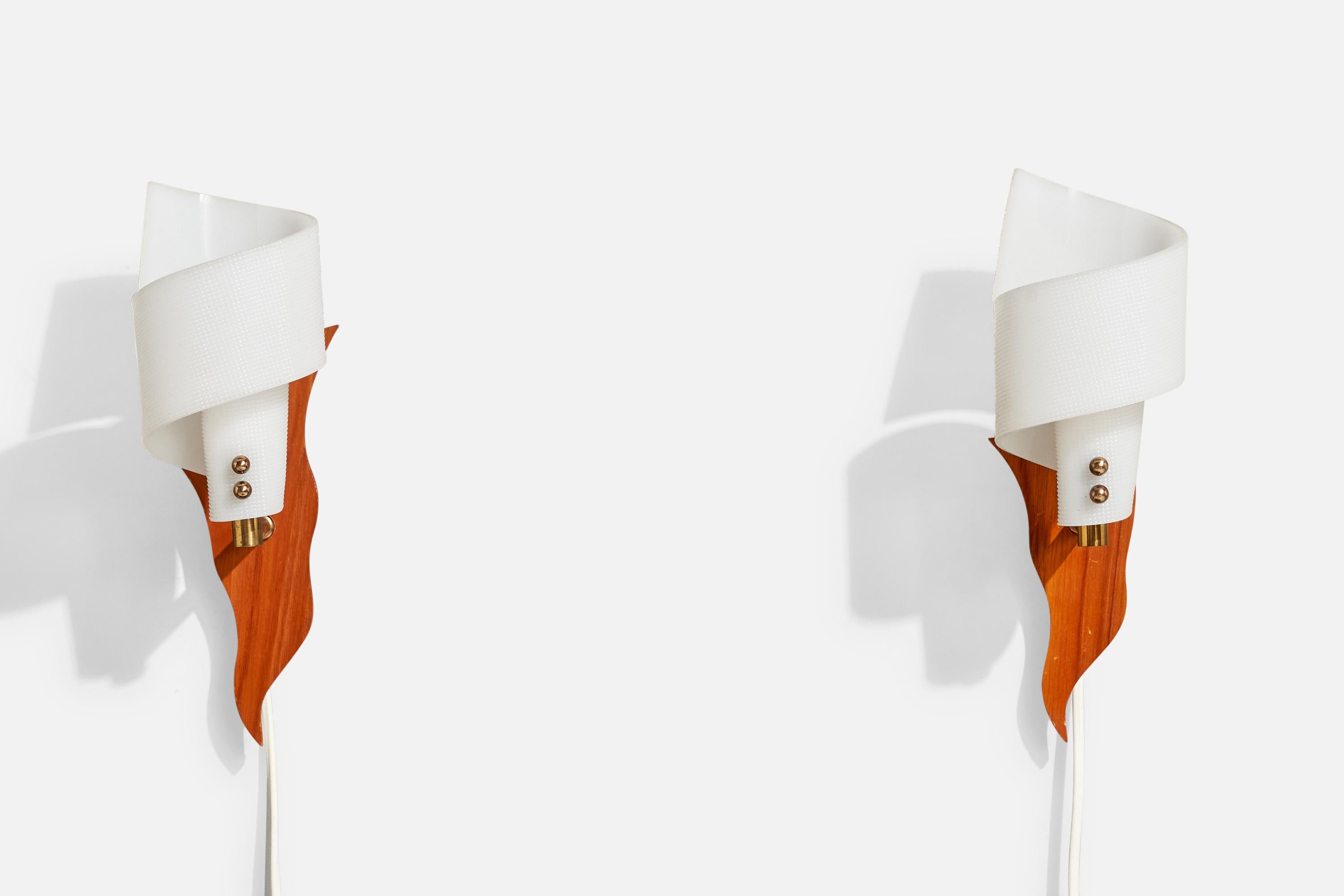 Swedish Designer, Wall Lights, Teak, Brass, Acrylic, Sweden, 1950s In Good Condition For Sale In High Point, NC