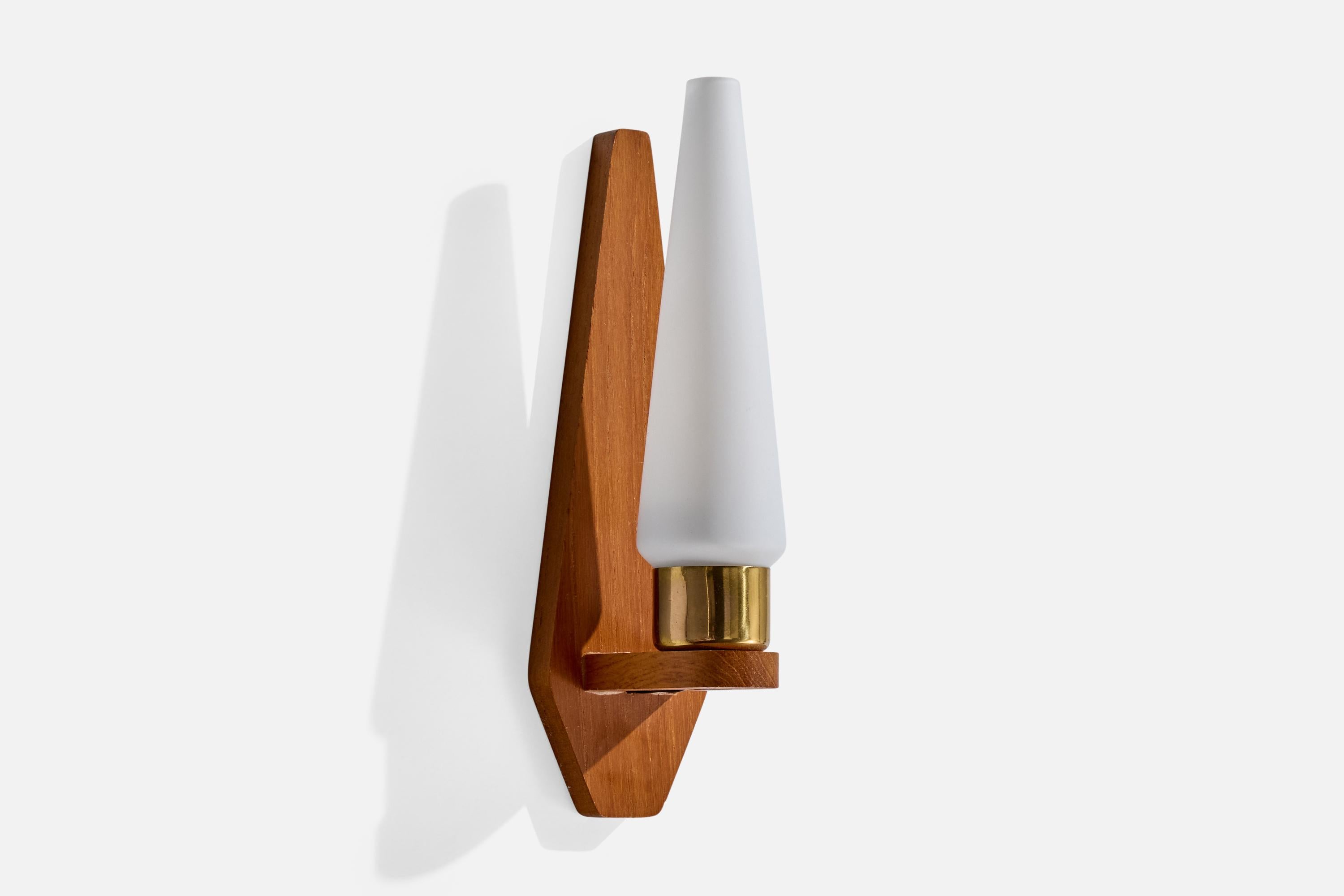 Swedish Designer, Wall Lights, Teak, Brass, Glass, Sweden, 1950s (Schwedisch) im Angebot