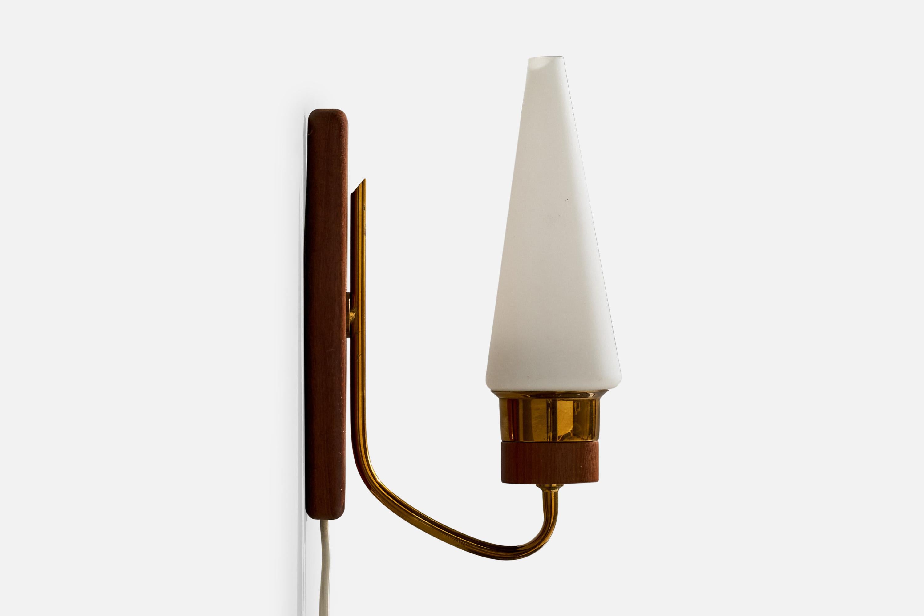 Milieu du XXe siècle Design/One, Lights, Teck, Laiton, Verre, Suède, années 1950 en vente