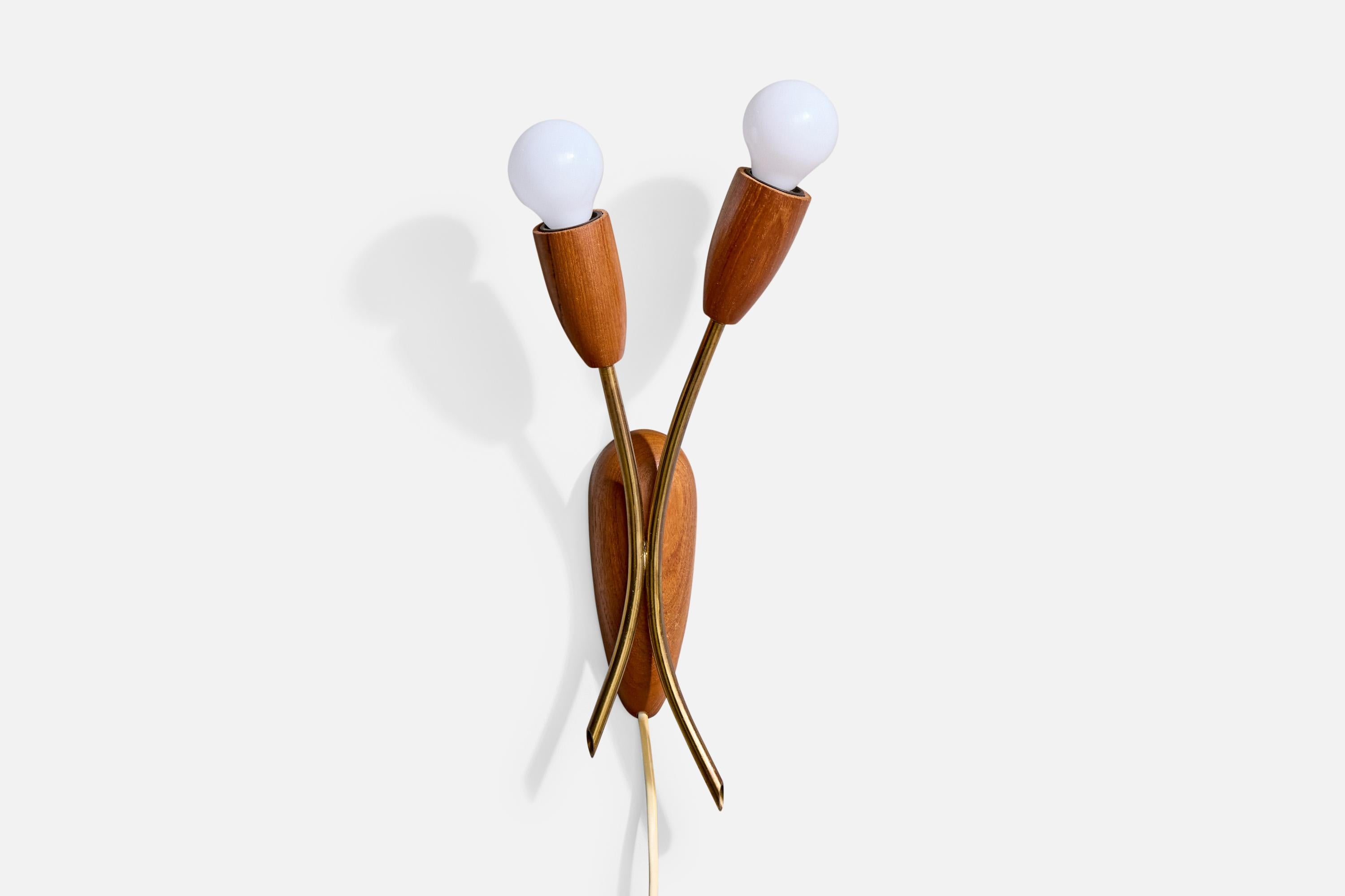 Suédois Design/One, Lights, Teck, Laiton, Suède, années 1950 en vente