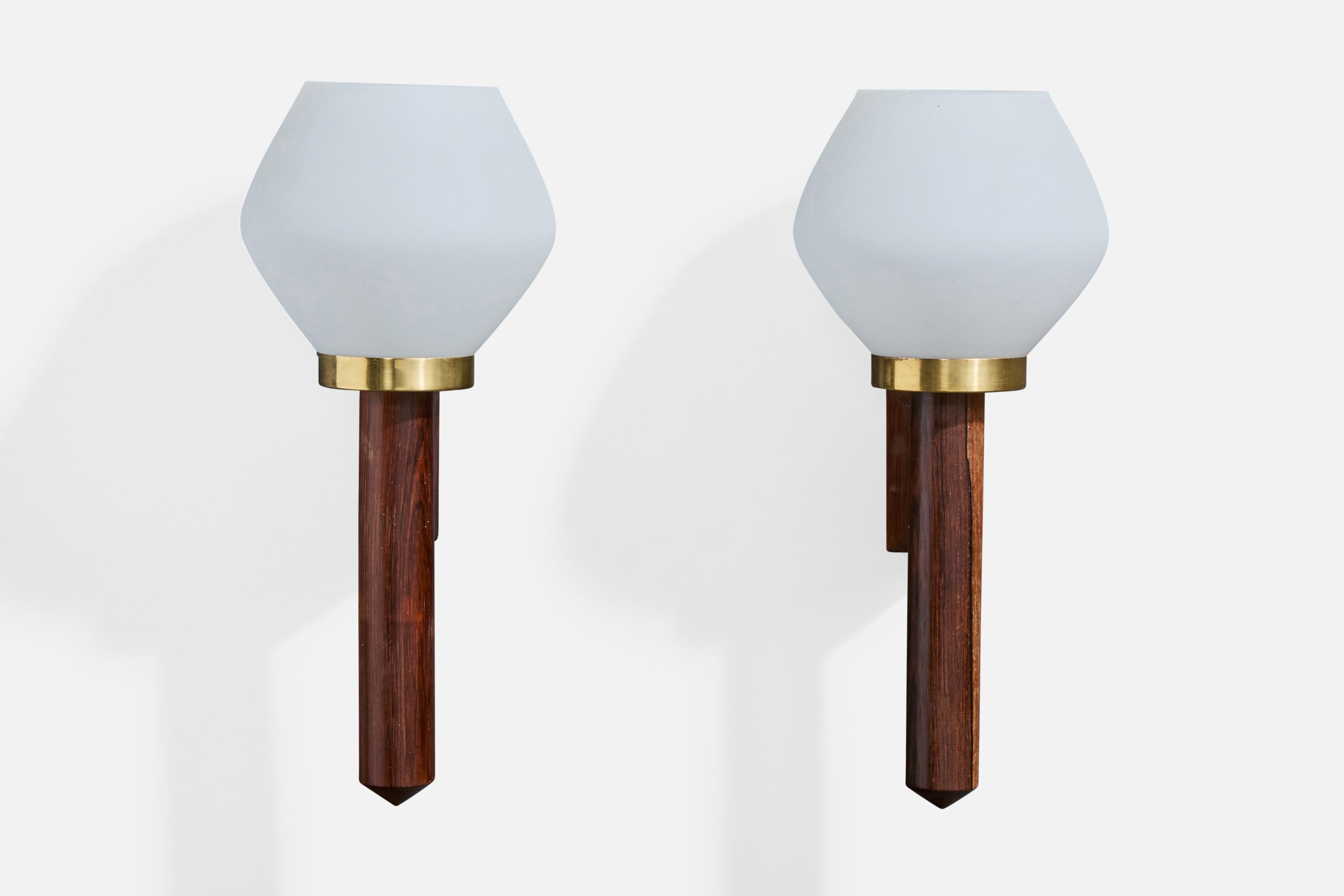 Mid-Century Modern Design/One, appliques murales, Wood, laiton, verre, Suède, années 1960 en vente