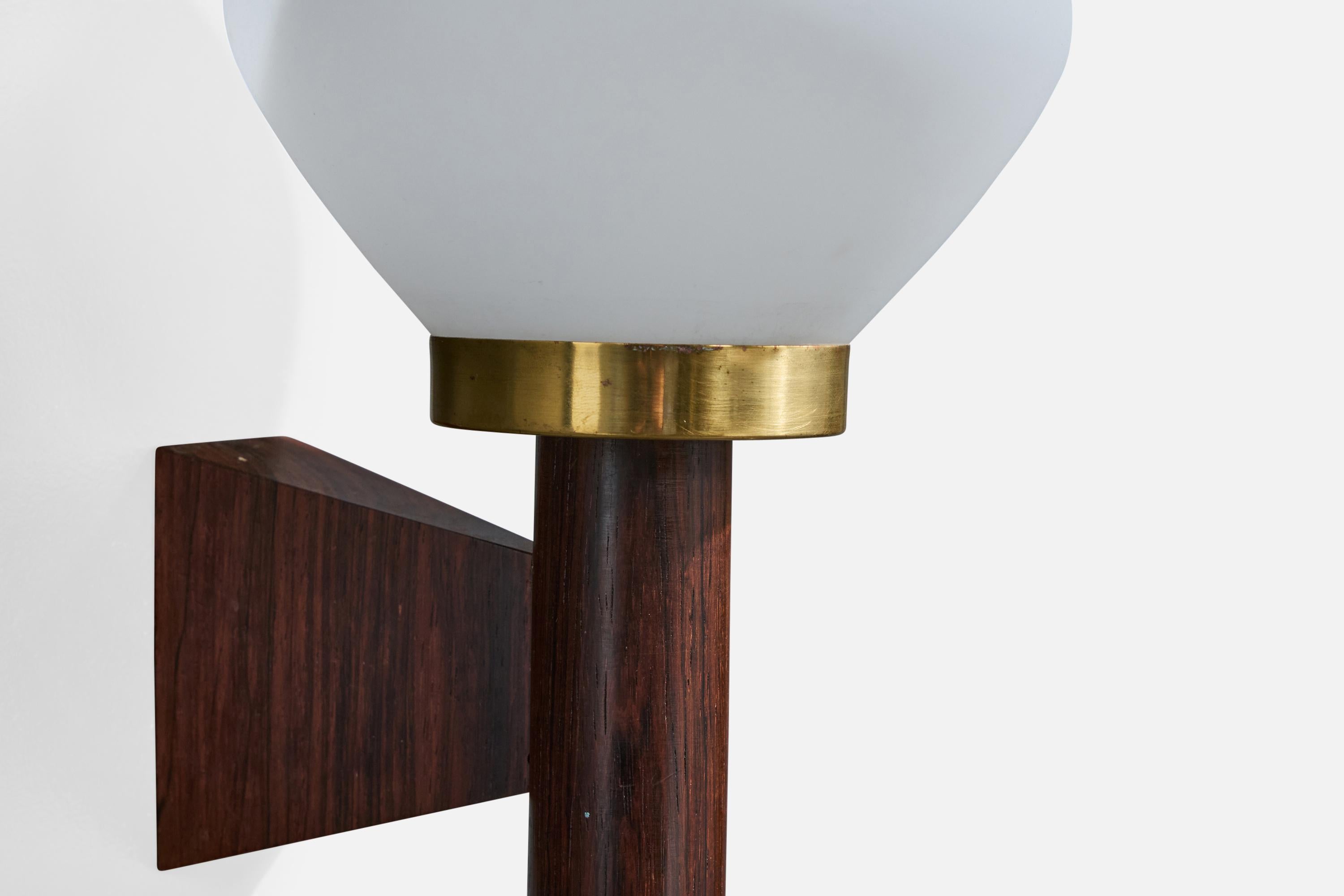 Design/One, appliques murales, Wood, laiton, verre, Suède, années 1960 en vente 1