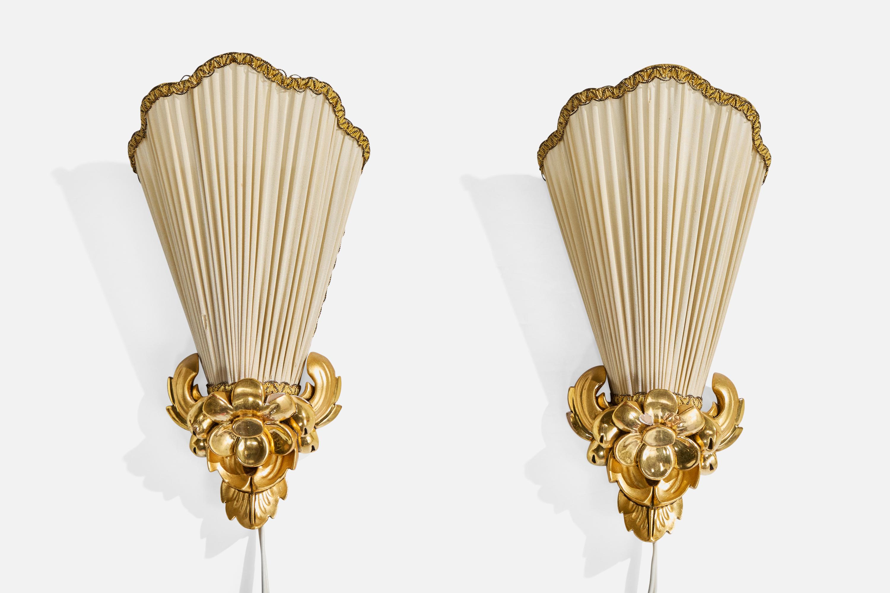 Mid-Century moderno Designer svedese, lampade da parete, Wood, Fabrice, Svezia, anni '40 in vendita