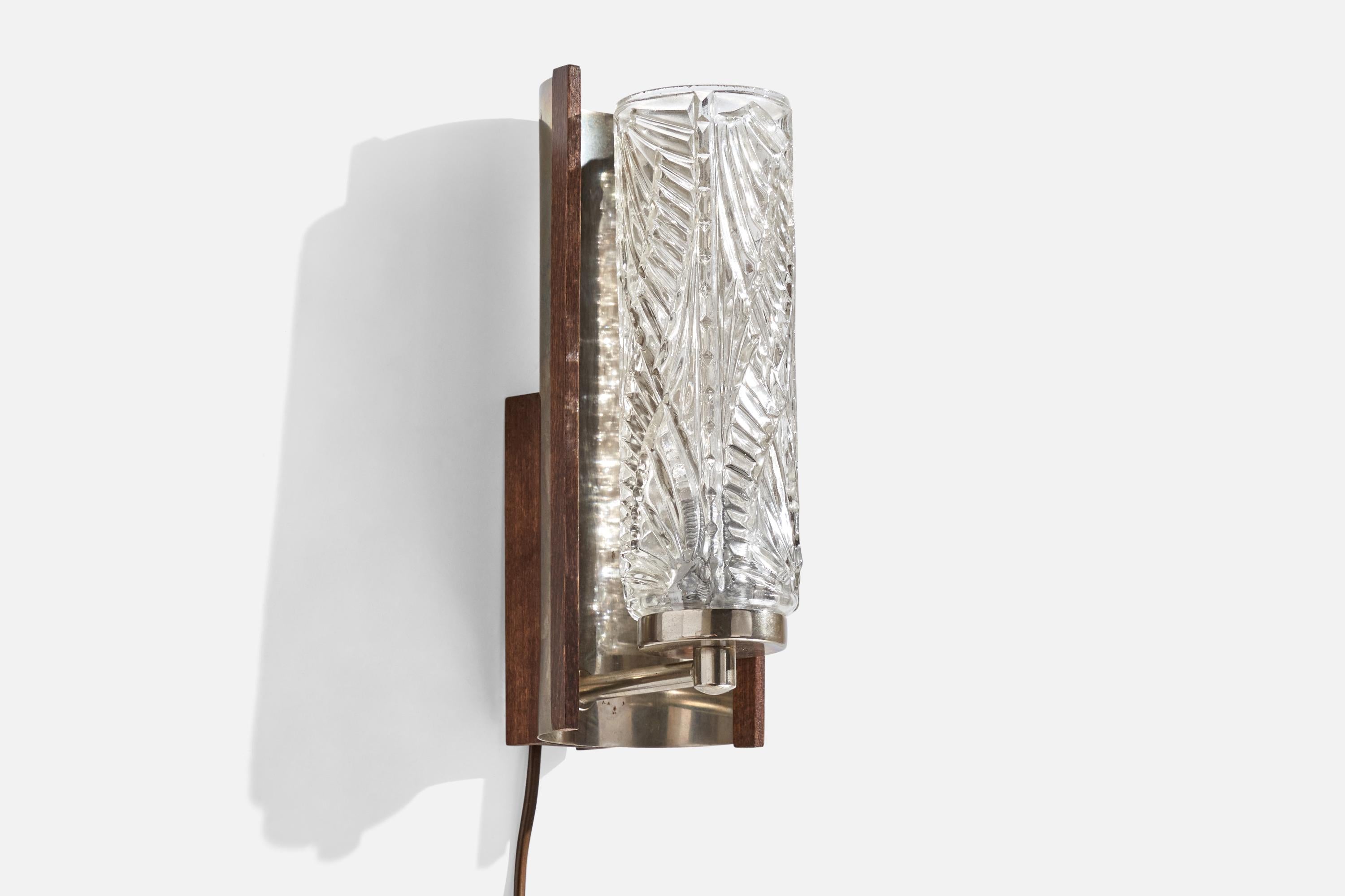 Schwedischer Designer, Wandleuchten, Holz, Glas, Nickel, Schweden, 1950er Jahre im Zustand „Gut“ im Angebot in High Point, NC
