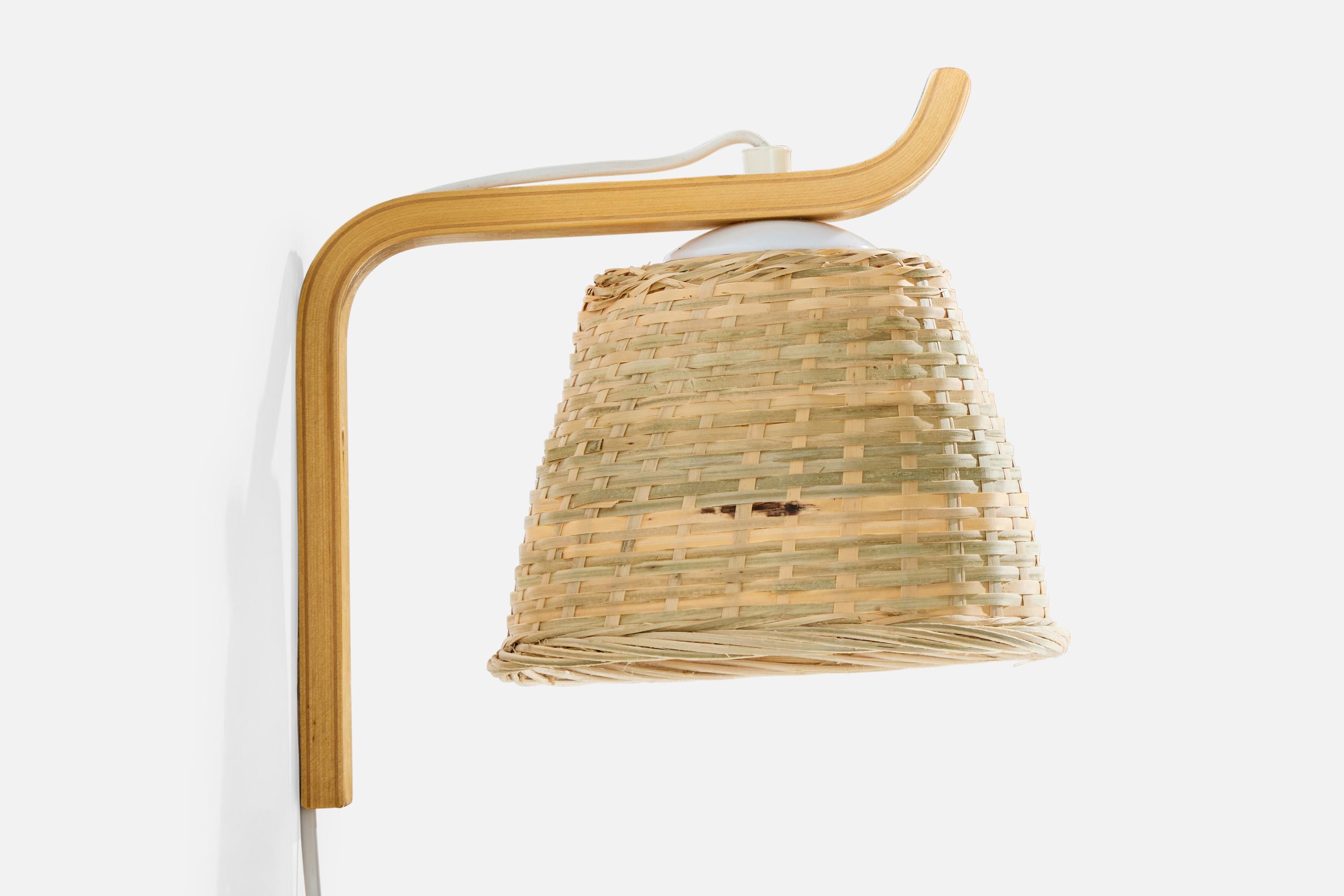 Designer svedese, lampade da parete, legno, rattan, Svezia, anni '70 In condizioni buone in vendita a High Point, NC
