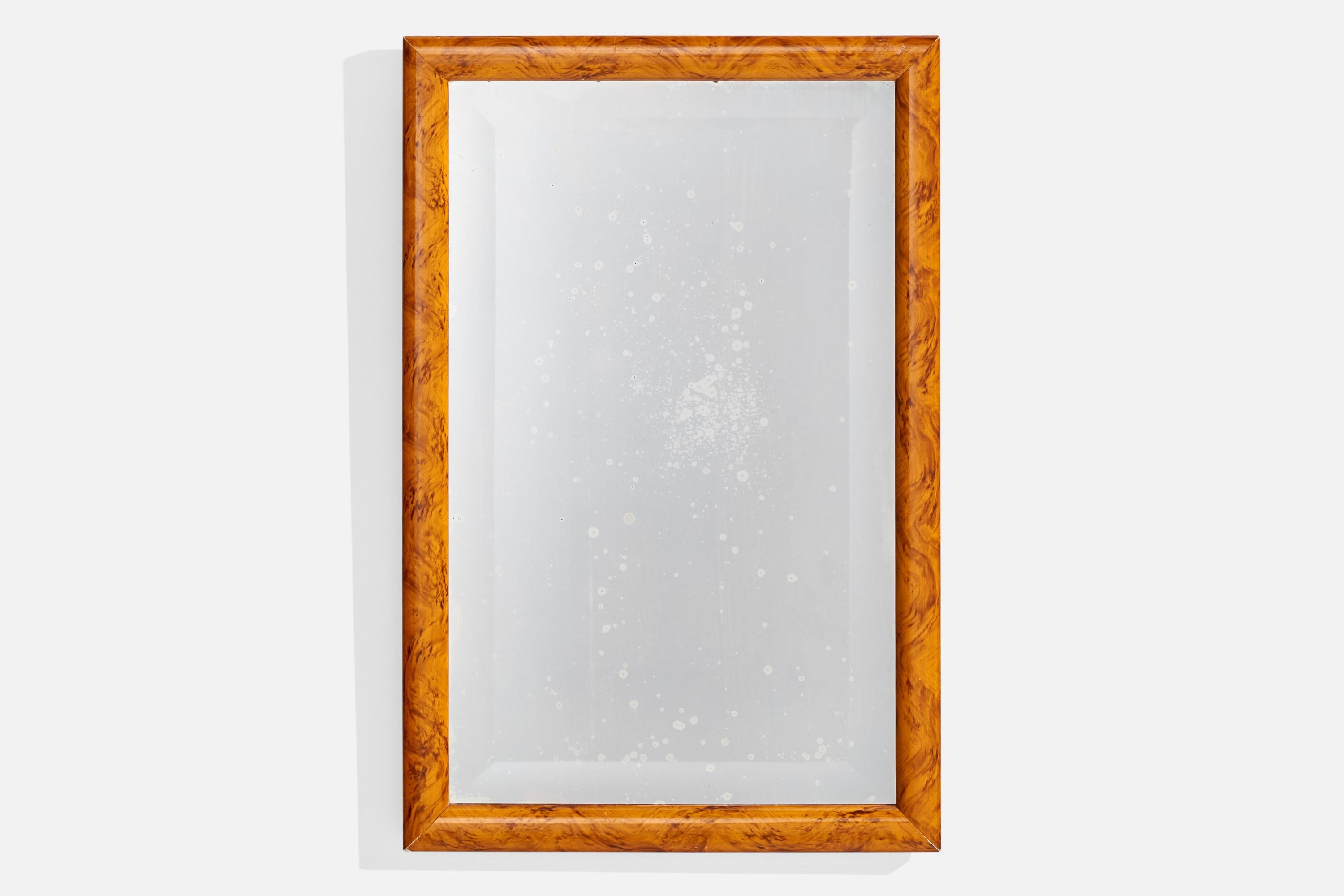 Miroir mural en bouleau avec verre biseauté conçu et produit par J.I.C., Suède, vers les années 1970.

Dimensions globales (pouces) : 18.625